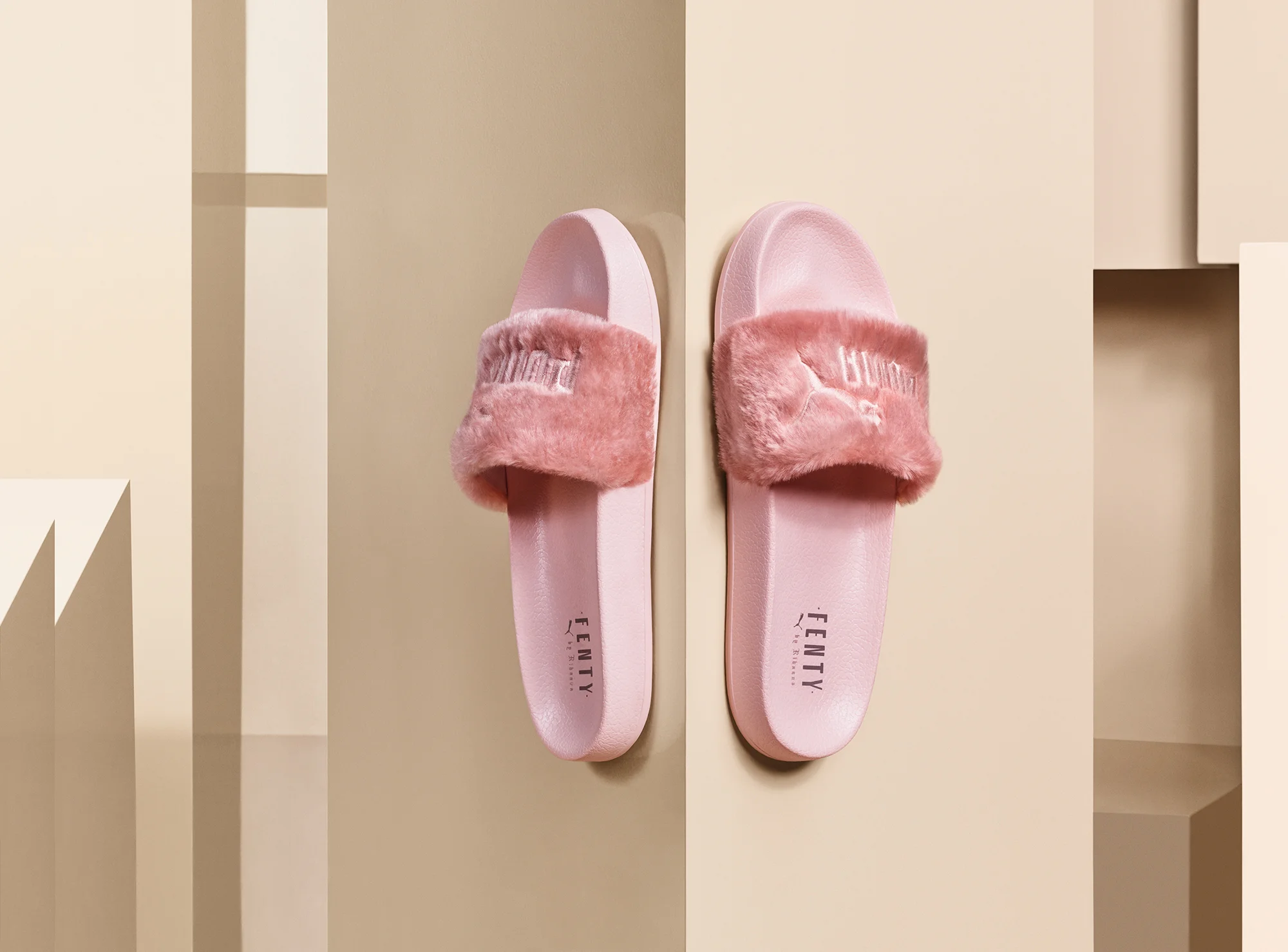 16SS_SP_Sportstyle_xRihanna-Fenty-Slide_Product-Pink_01-126_Ext-CMYK.jpg