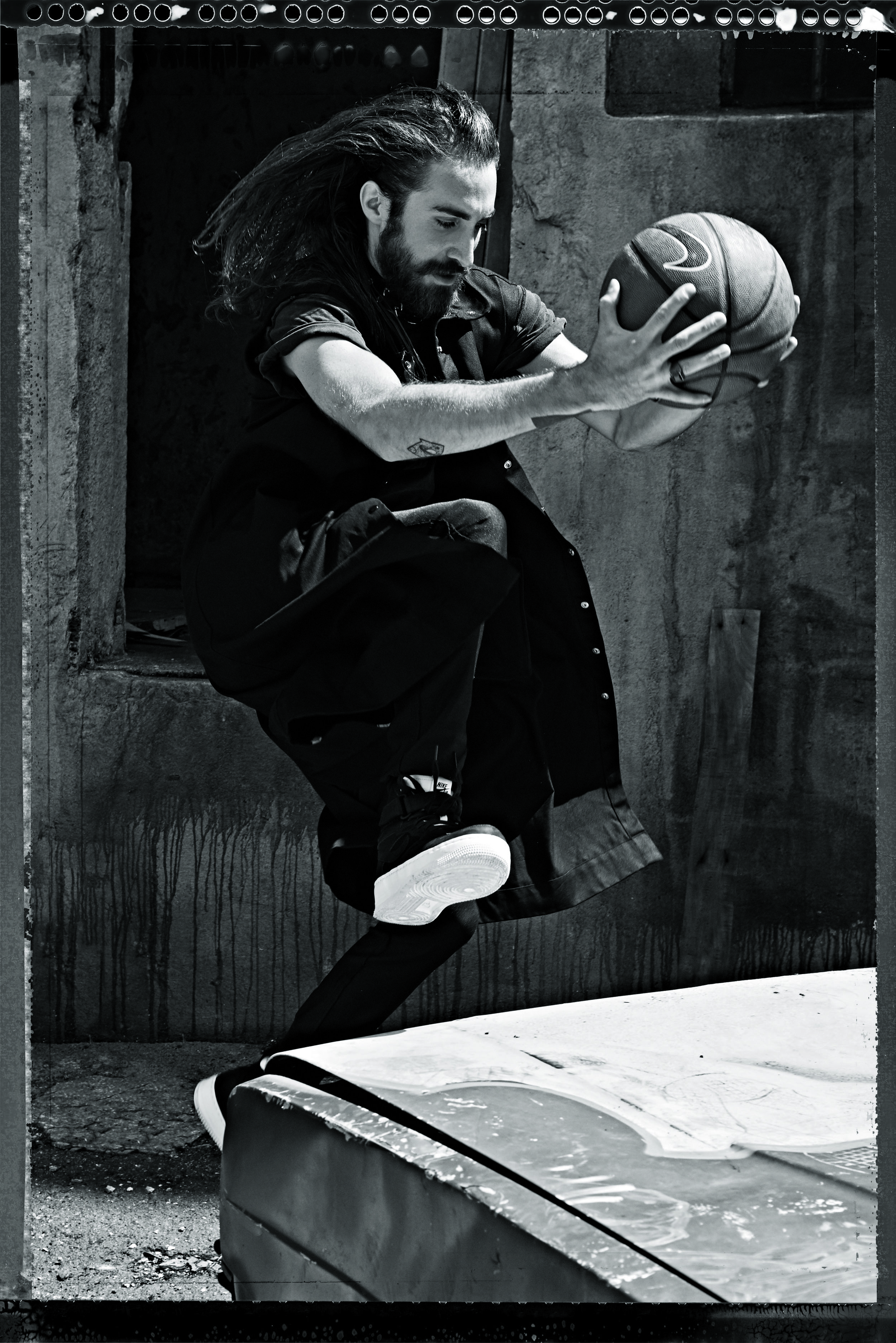 Leonardo Stroka | look: Astrorunners | tênis: NikeLab Air Force 1 Tech Craft 