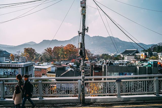 📷 #LeicaM9 ➖
&bull;
&bull;
&bull;
&bull;
&bull;
&bull;

#streetphotography #instagood #fstopmagazine #redditphotography #ImaginaTones #seemycity #artofvisuals #streetdreamsmag #streets_oftheworld #ig_street #streetscape #ic_streetlife #vivostreet #s