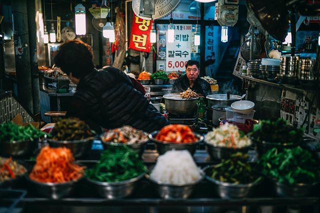 📷 #LeicaM9 ➖
&bull;
&bull;
&bull;
&bull;
&bull;
&bull; 
#lensculturestreets #friendsinperson #streetbwcolor #ourstreets #everybodystreet #life_is_street #outofthephone #1415mobilephotographers #streetlife_award #capturestreets #spicollective #hikari