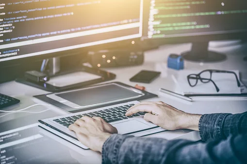 Freelance contract work can be done with a little process planning and communicating your worth to prospective clients. 
