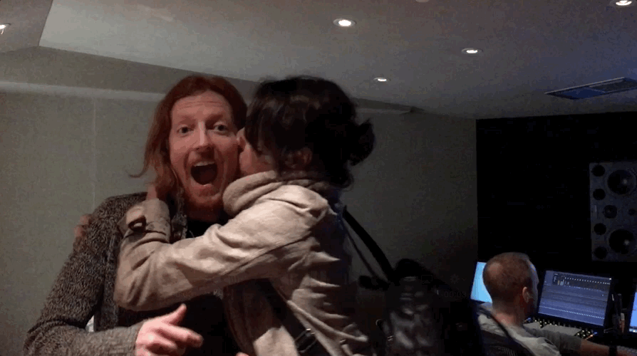 Phoebe_Waller_Bridge_Kisses_Matt.gif