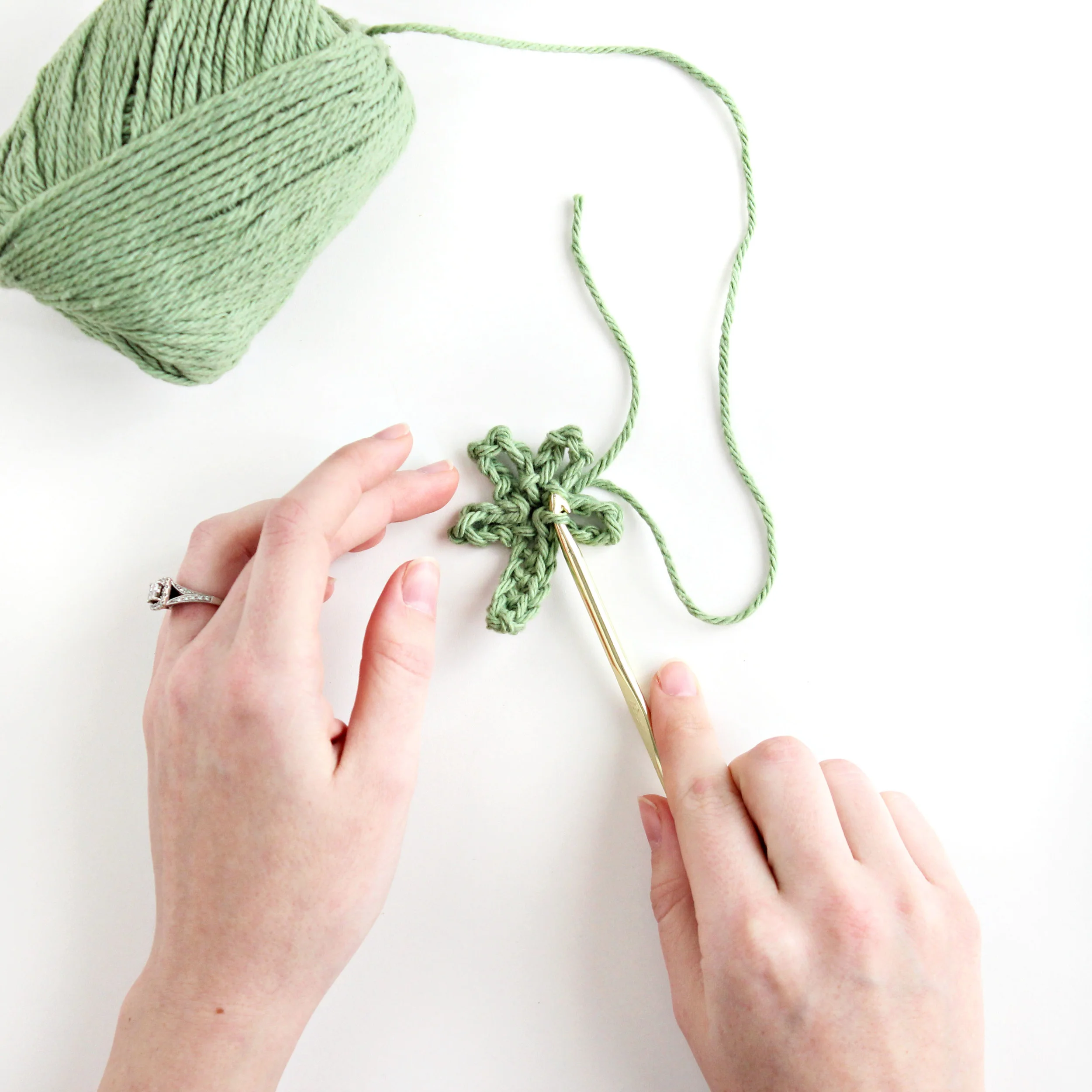four-leaf-clover-crochet-pattern-tutorial-darling-be-brave