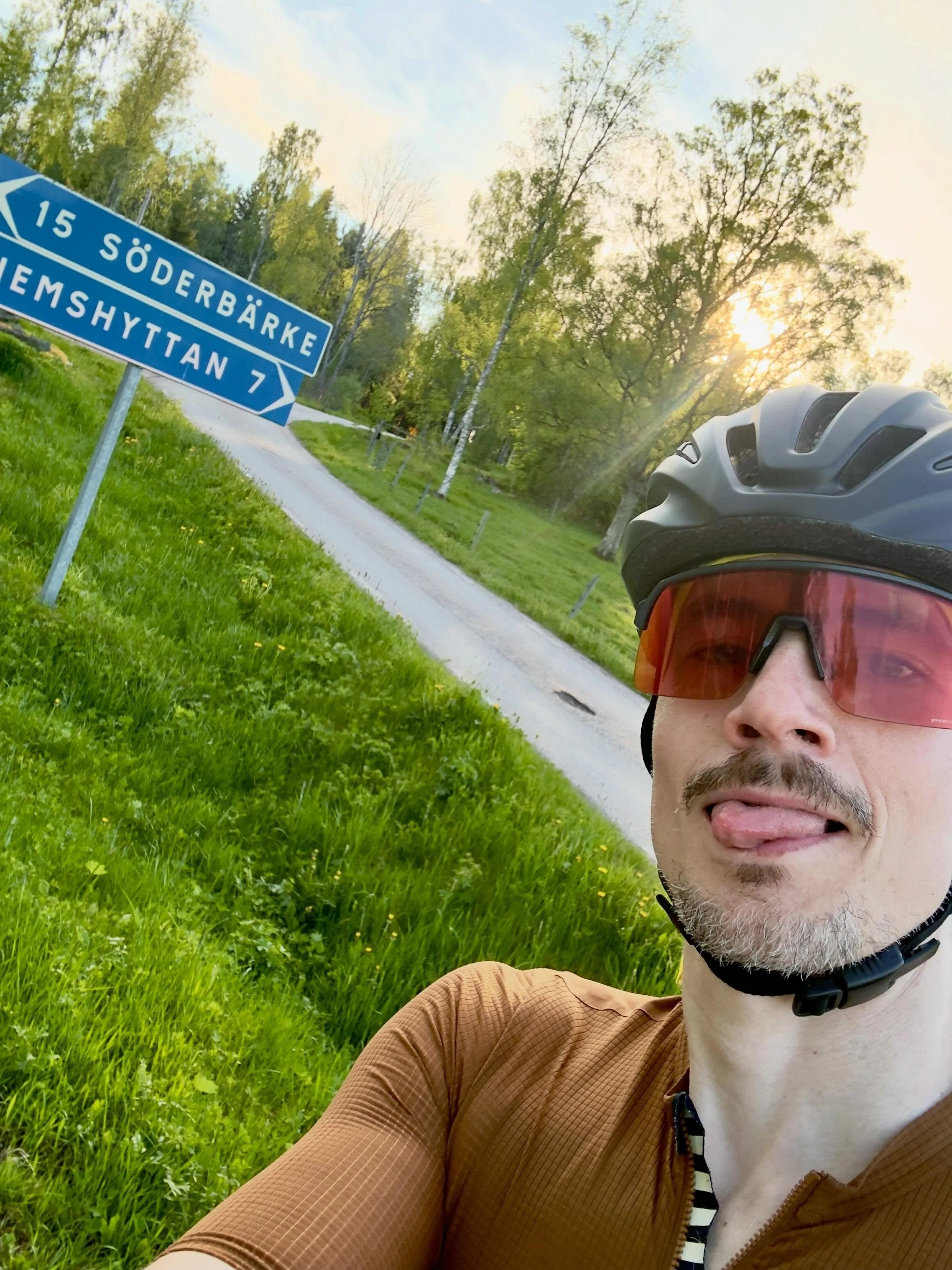 Totalt 216 km grusv&auml;gscykling Nacka - S&ouml;derb&auml;rke tillsammans med @mannesandstrom 😛 H&aring;rt. Sv&aring;rt. Kul. 💀