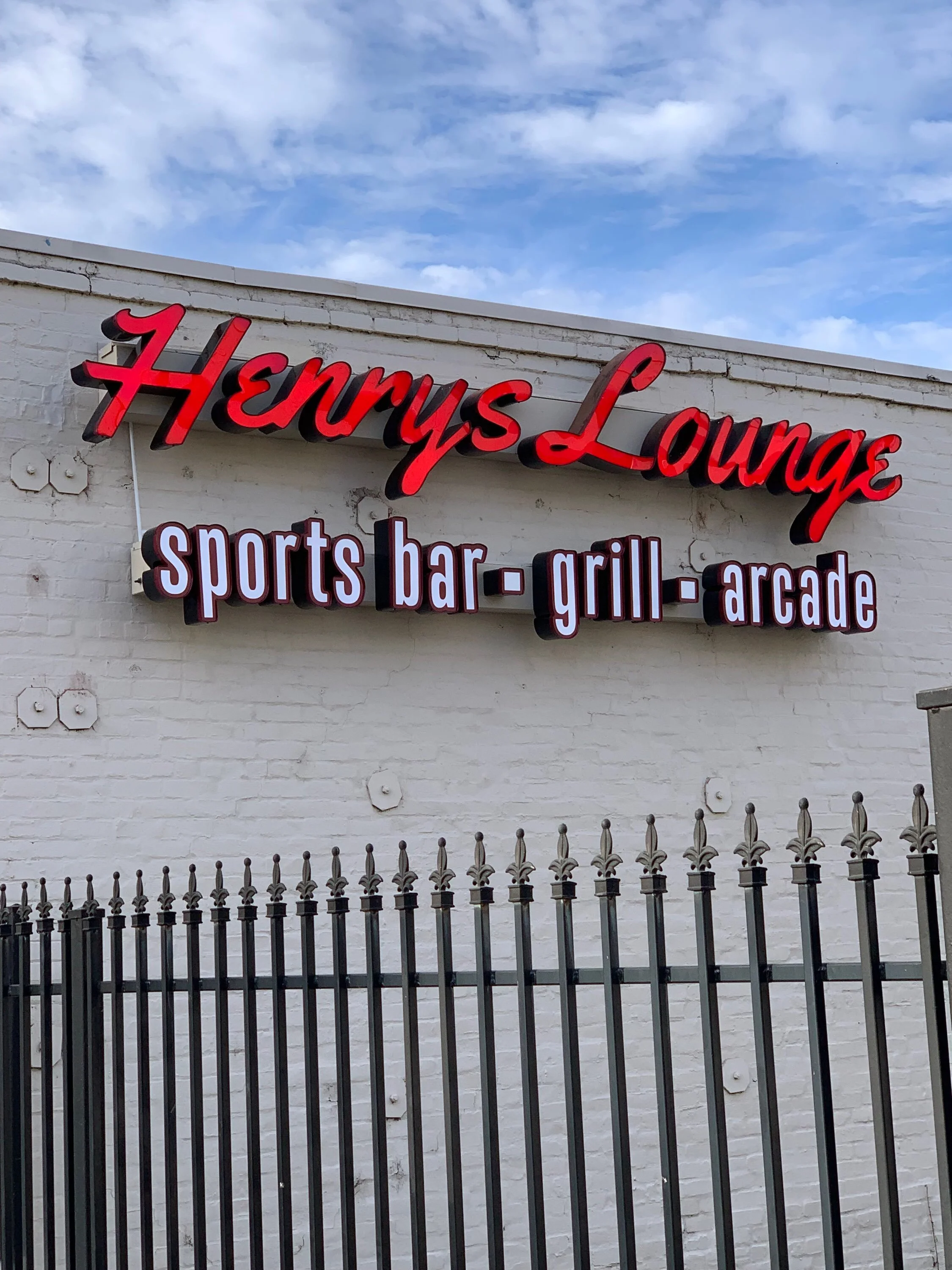 Henry's Lounge