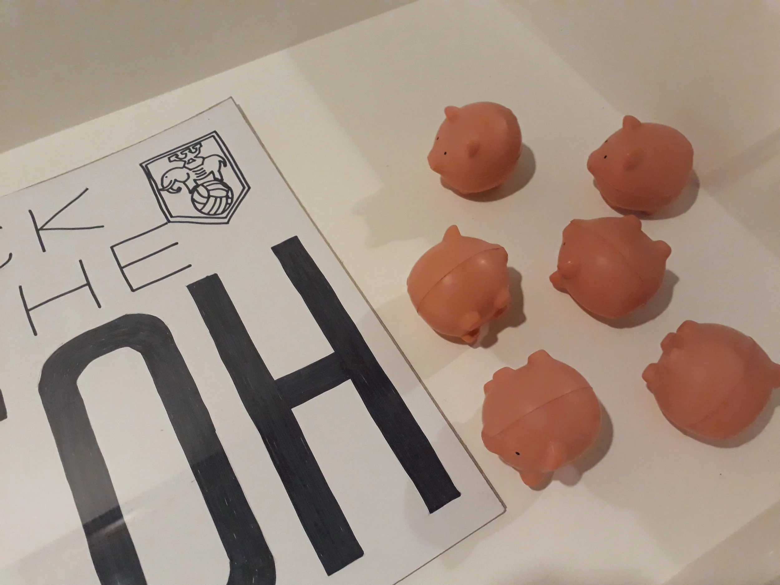 Vitrine_Pigs.jpg