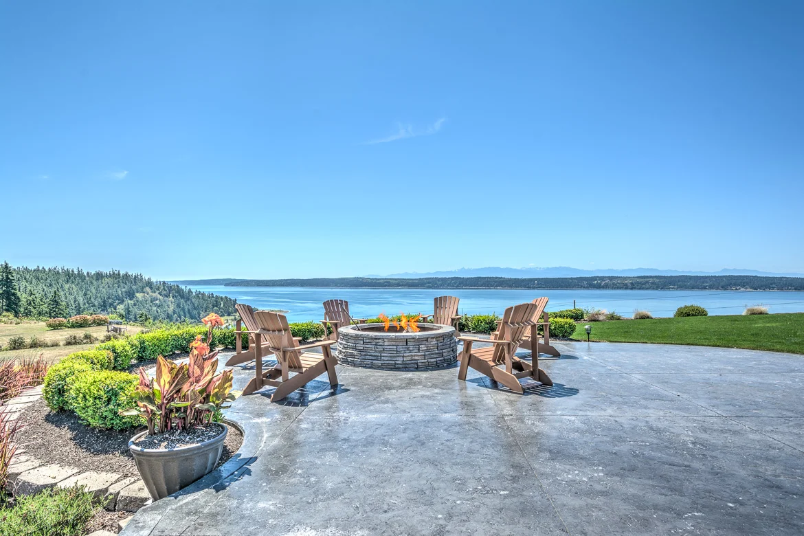462 Eagle Crest FIre pit with flames.jpg