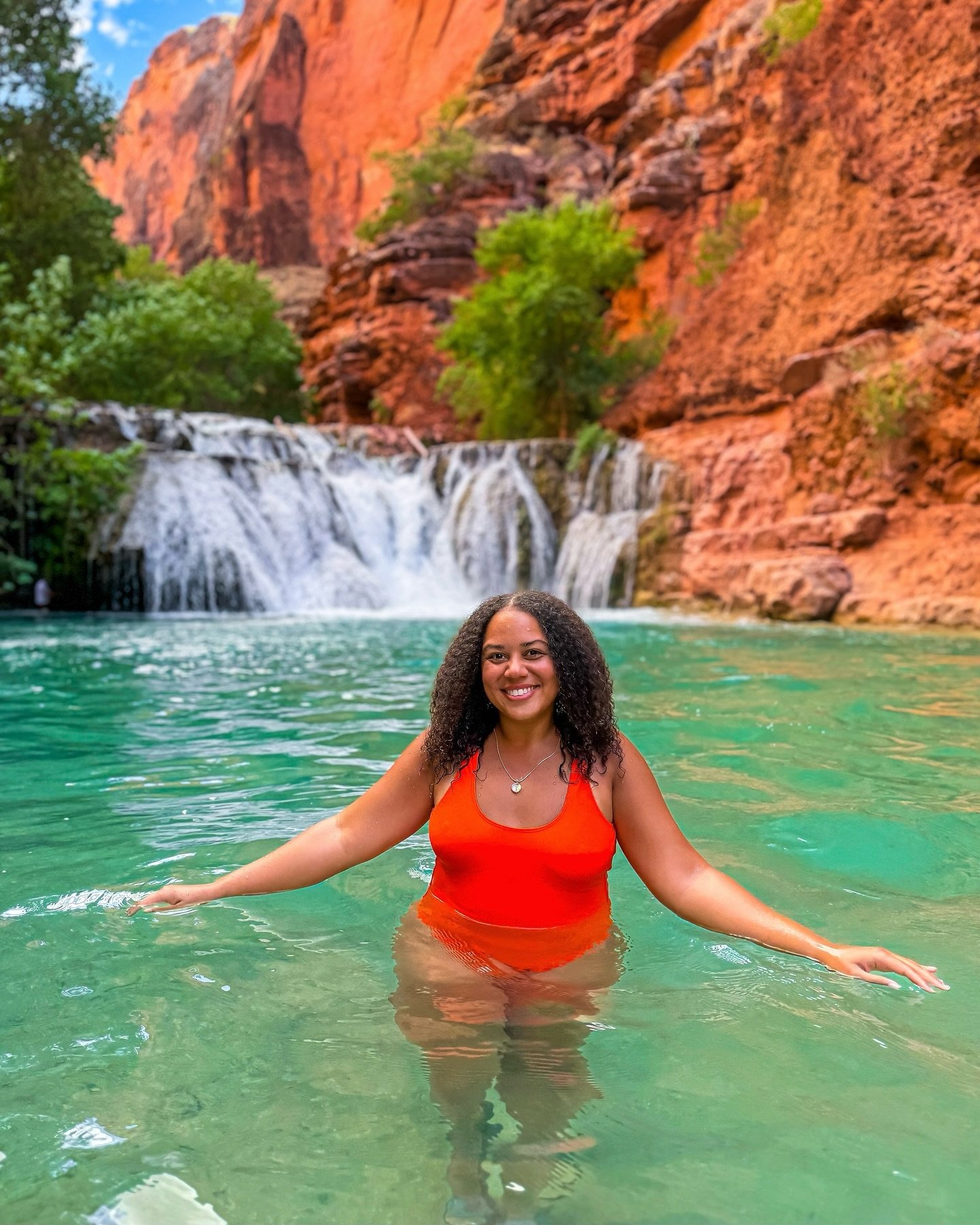More fun at Beaver Falls 😊 This is hands down one of the most beautiful and unique waterfalls that I&rsquo;ve ever seen! The hike down was soooo fun with lots of river crossings 🥾🏜️💦 It legit looked like we were swimming in blue Gatorade 😛