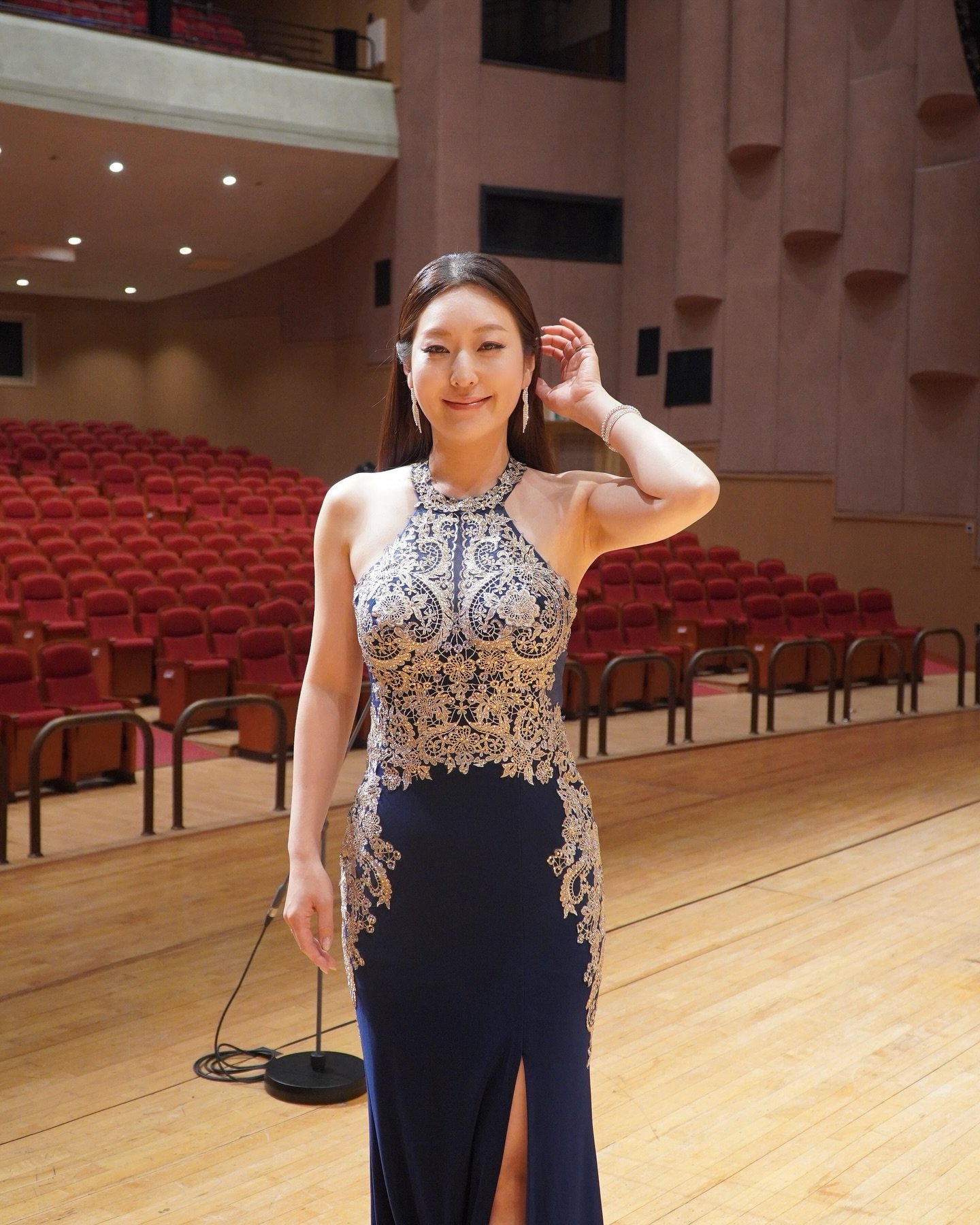 춘천시립합창단과 함께한 카르미나 부라나, 좋아하는 작품을 훌륭하신 선생님들과 함께 할 수 있어 행복했어요❤️ 춘천시립합창단에 서울대 동기인 종묵 오빠도 넘 반가웠구요! 초대해 주셔서 감사합니다. 다음에 또 만나요😍 
#최상윤지휘자님 #테너이재욱 #바리톤김동섭 #춘천시립합창단 #소프라노박소영 #춘천 #클래식