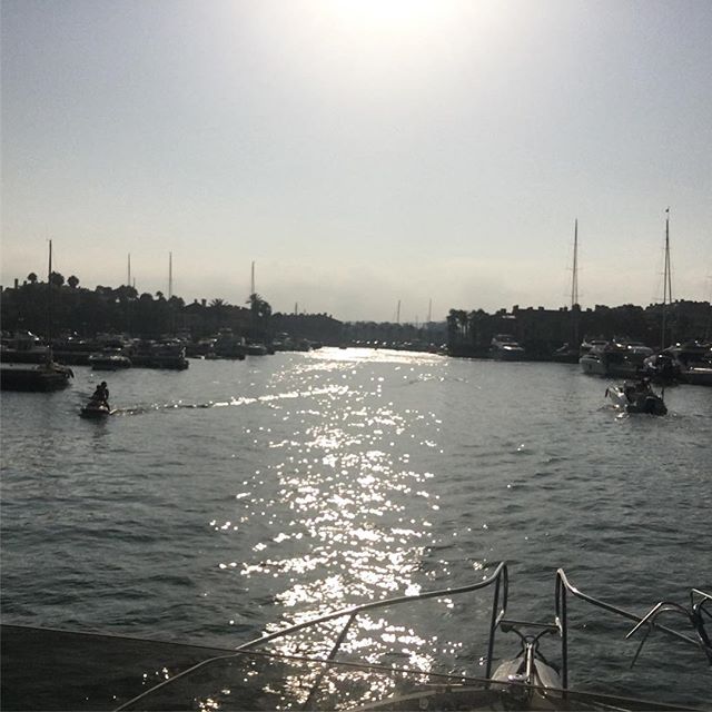 La vida sin filtros es más vida •
•
•
•
#photography #photooftheday #summer #summerday #sailing #sailinglife #sunset #sunshine #boat #iphone