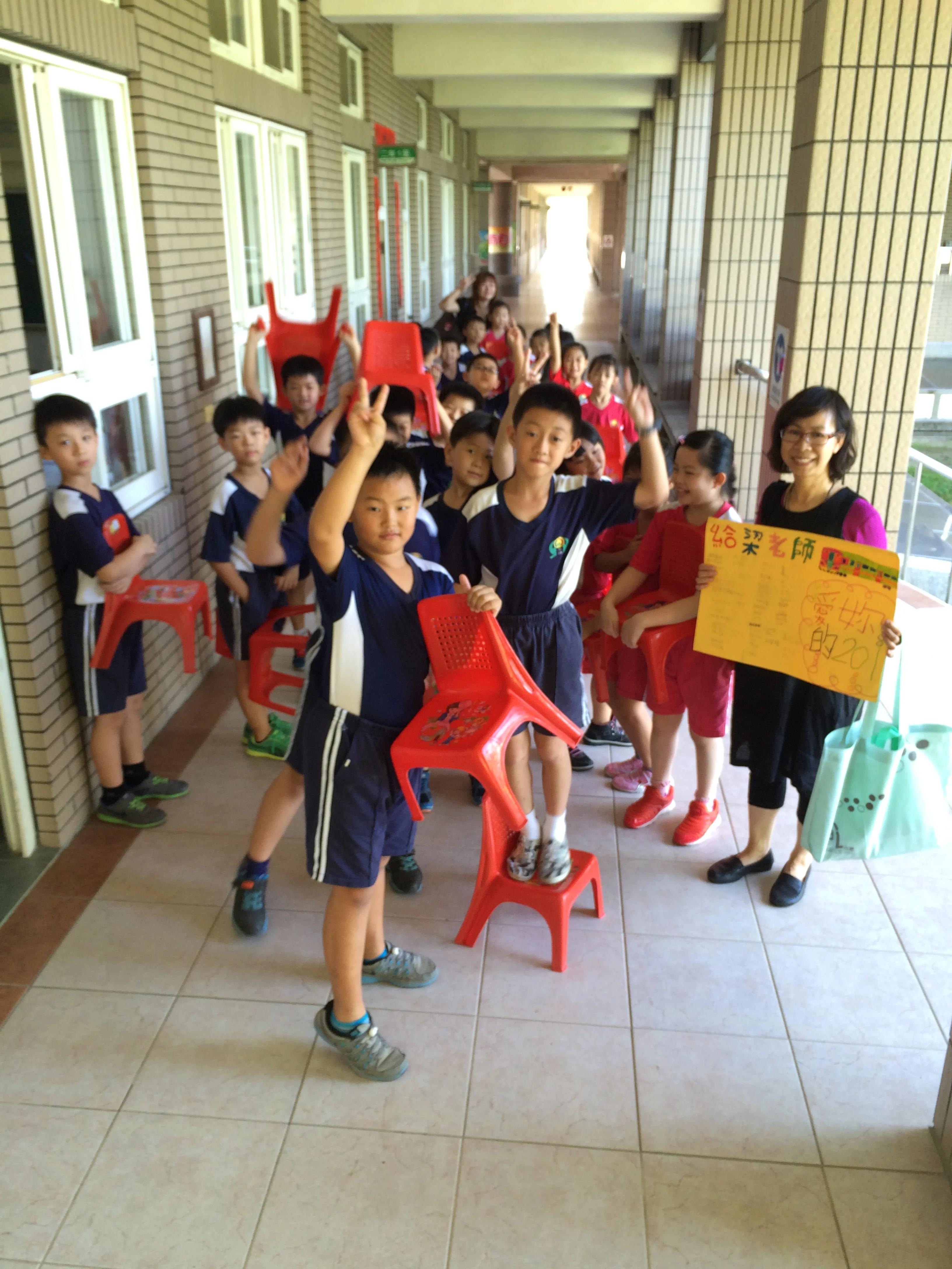 Because it was the last class, Naomi's students made her a giant thank you letter!