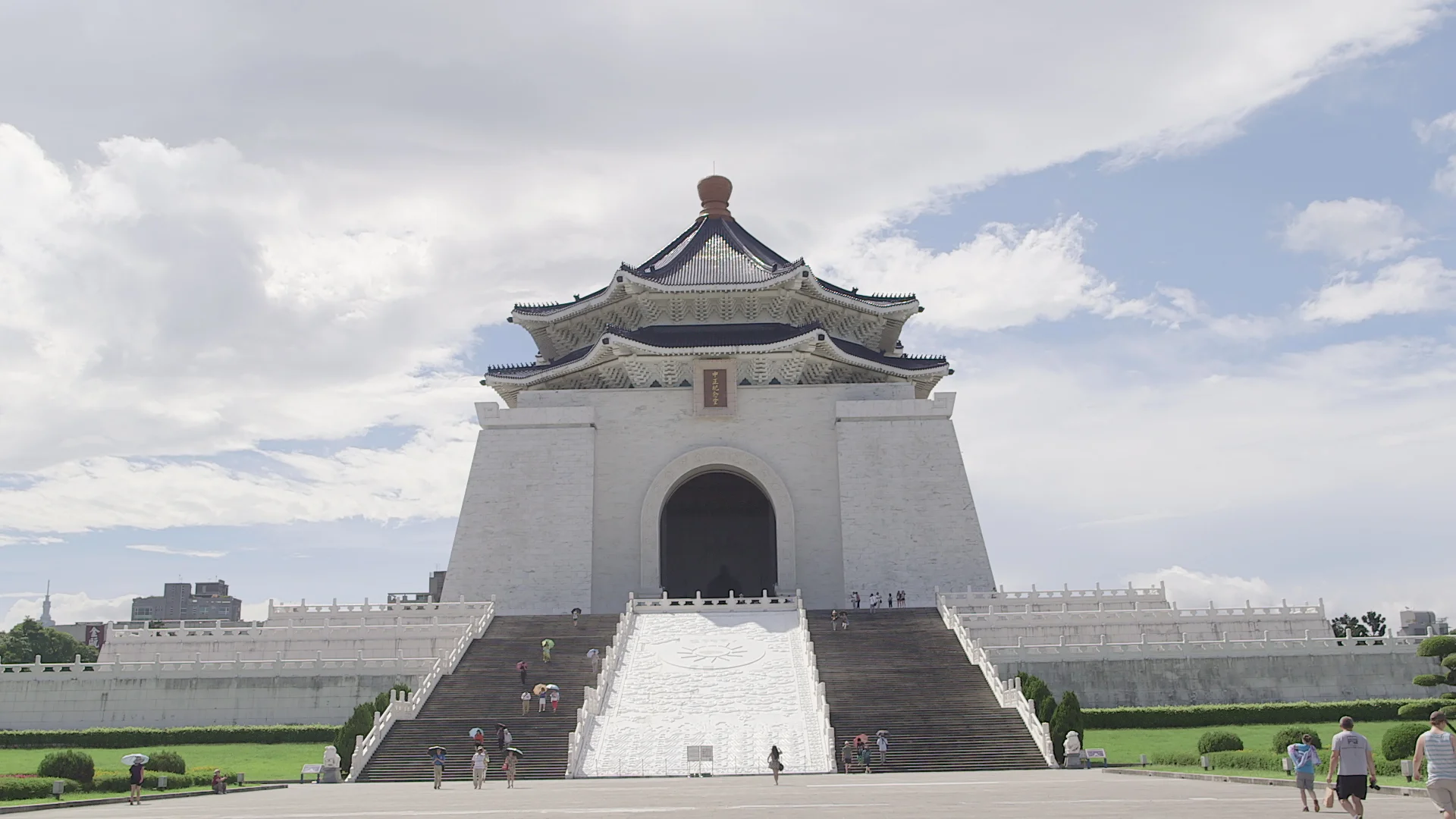 The Chaing Kai Shek Memorial (Outside)