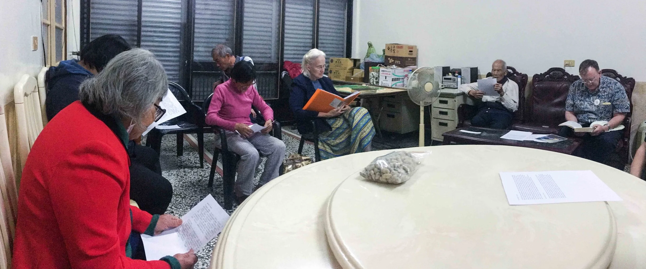 Guobei family cell group led in Taiwanese