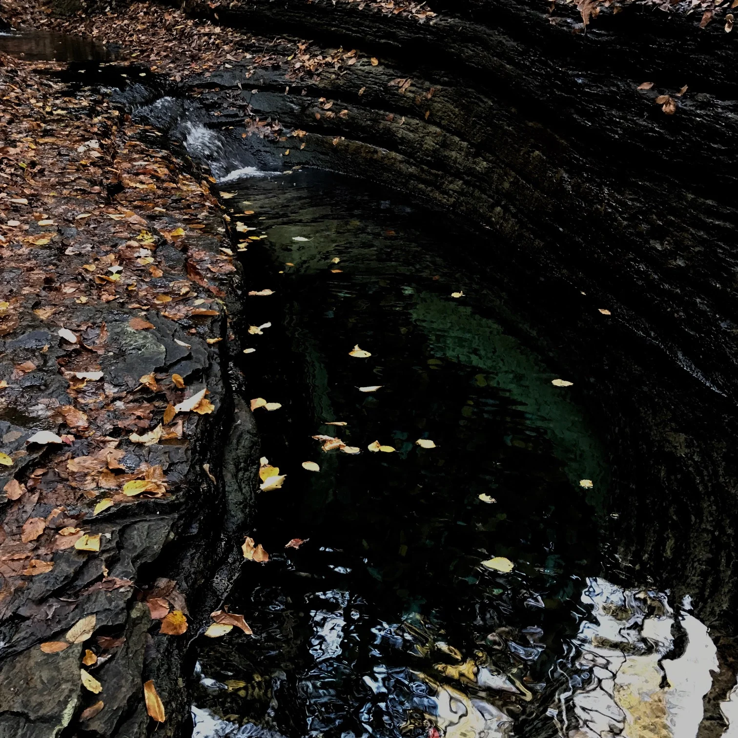 Devil's Bathtub.jpg