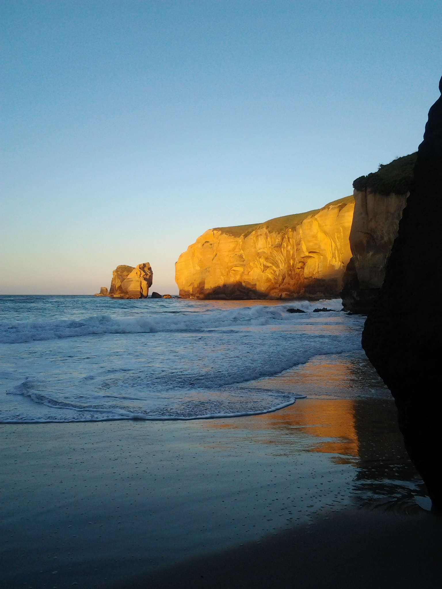 Sunset at Tunnel Beach