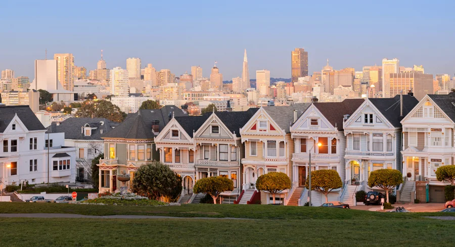 San Francisco • The painted ladies of Alamo Square in late afternoon