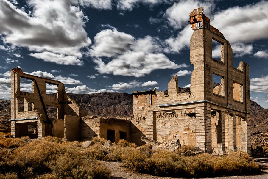 Rhyolite • Wander along the desolate streets of the ghost town surrounded by the memories of its past glory