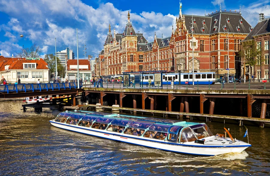 Amsterdam • Meander on a cruise through the canals of the city 