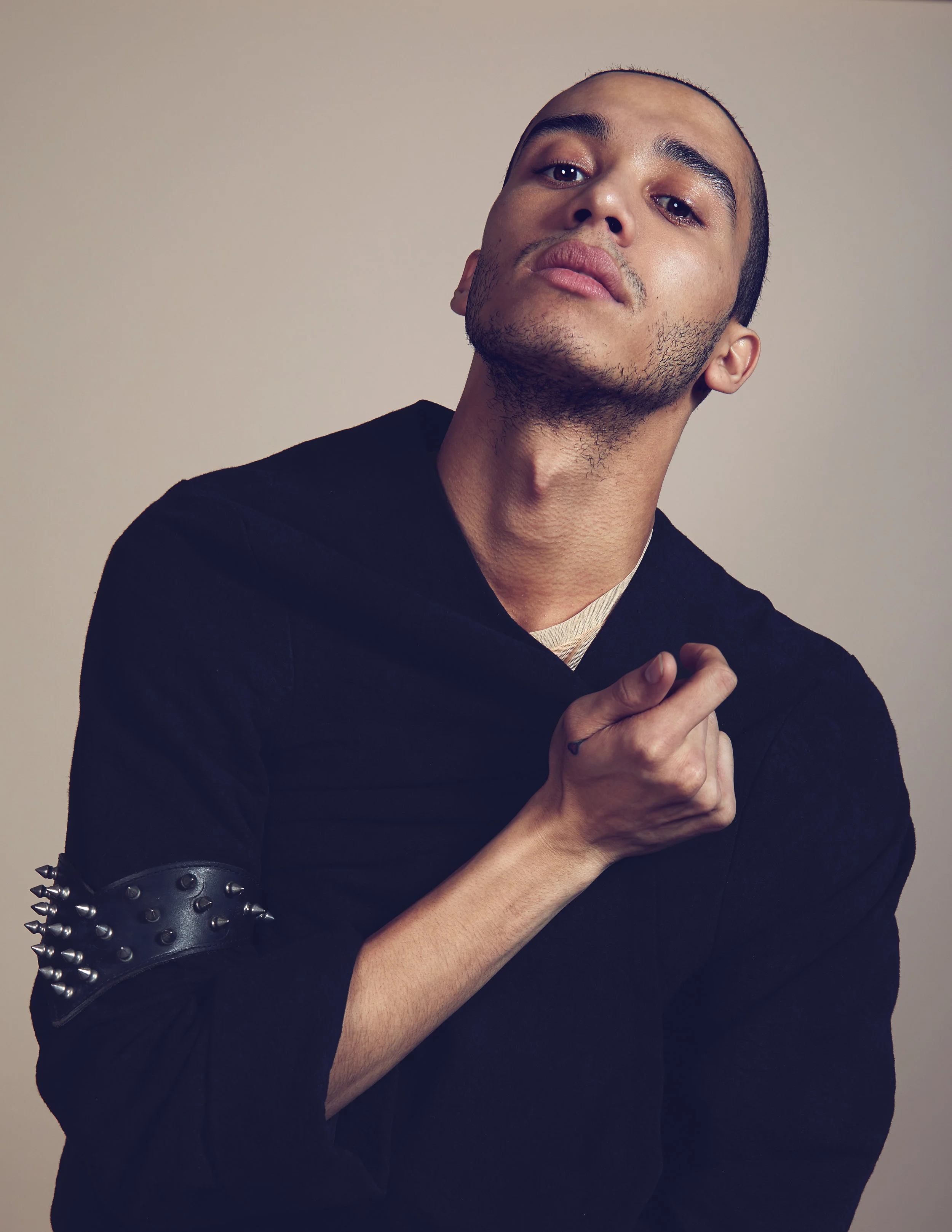 MODEL_IS_PRESENT_003.jpg