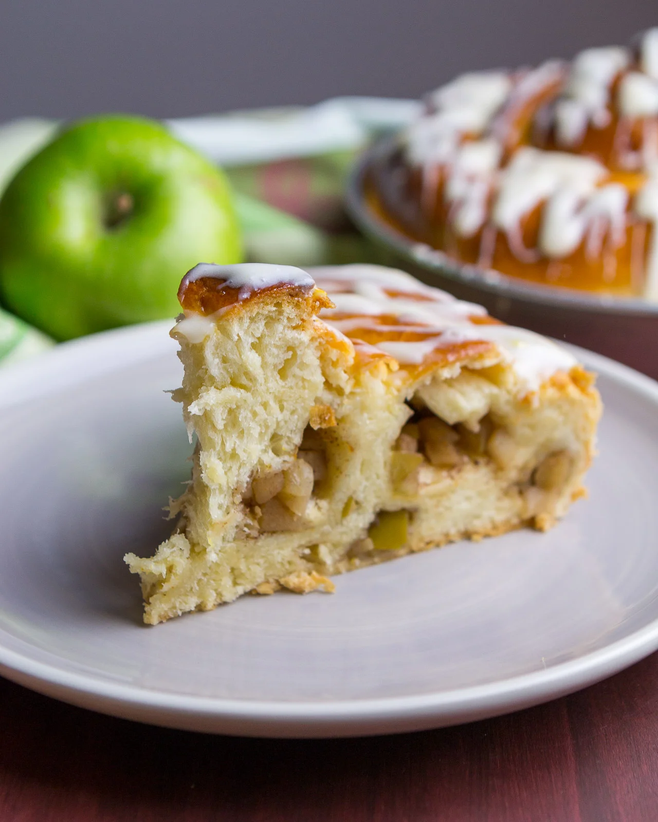 giant-apple-cinnamon-roll-12.jpg