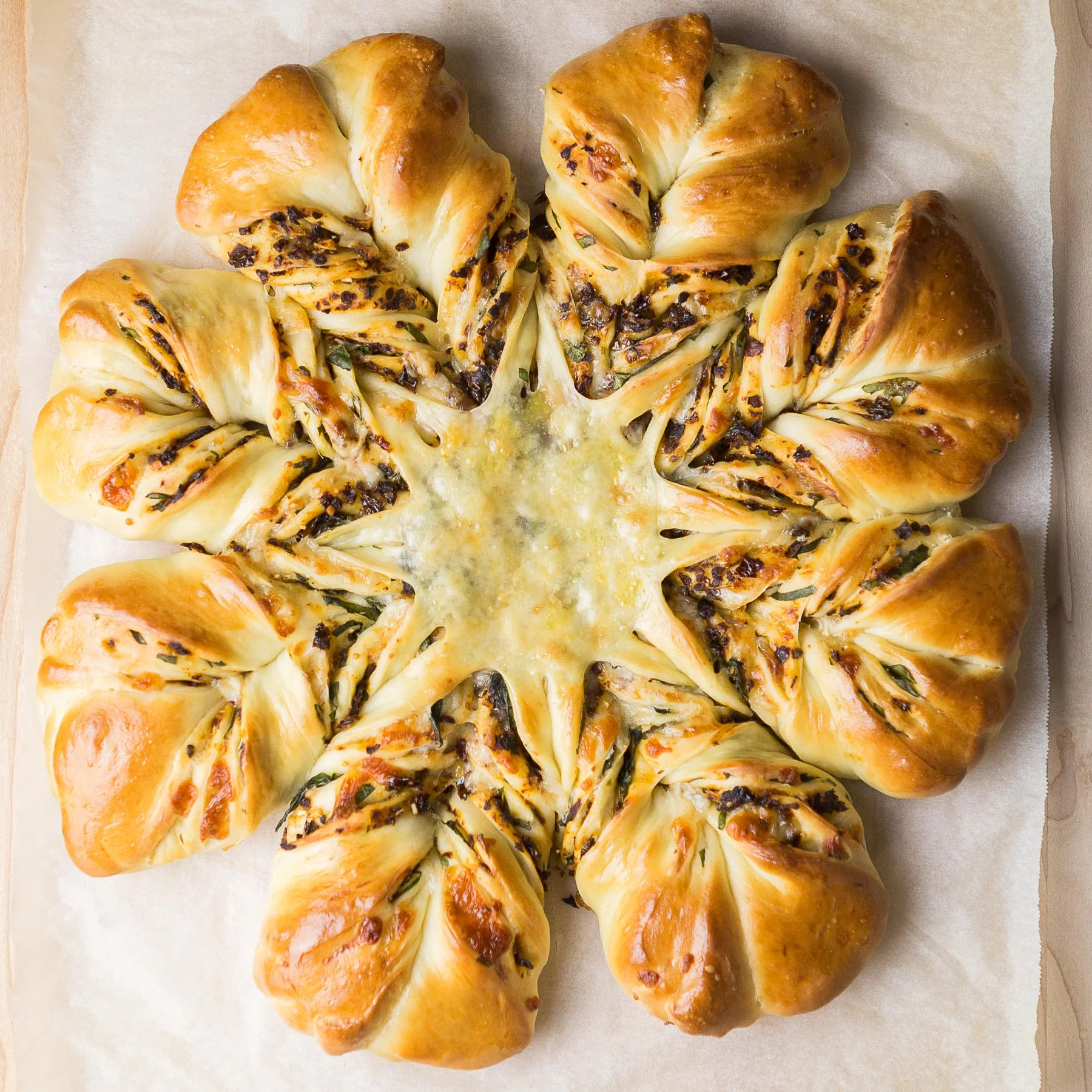 sudried-tomato-basil-star-bread-11.jpg