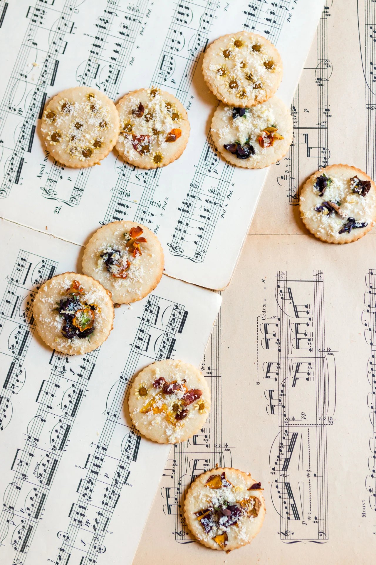 lemon-shortbread-edible-flowers-15.jpg