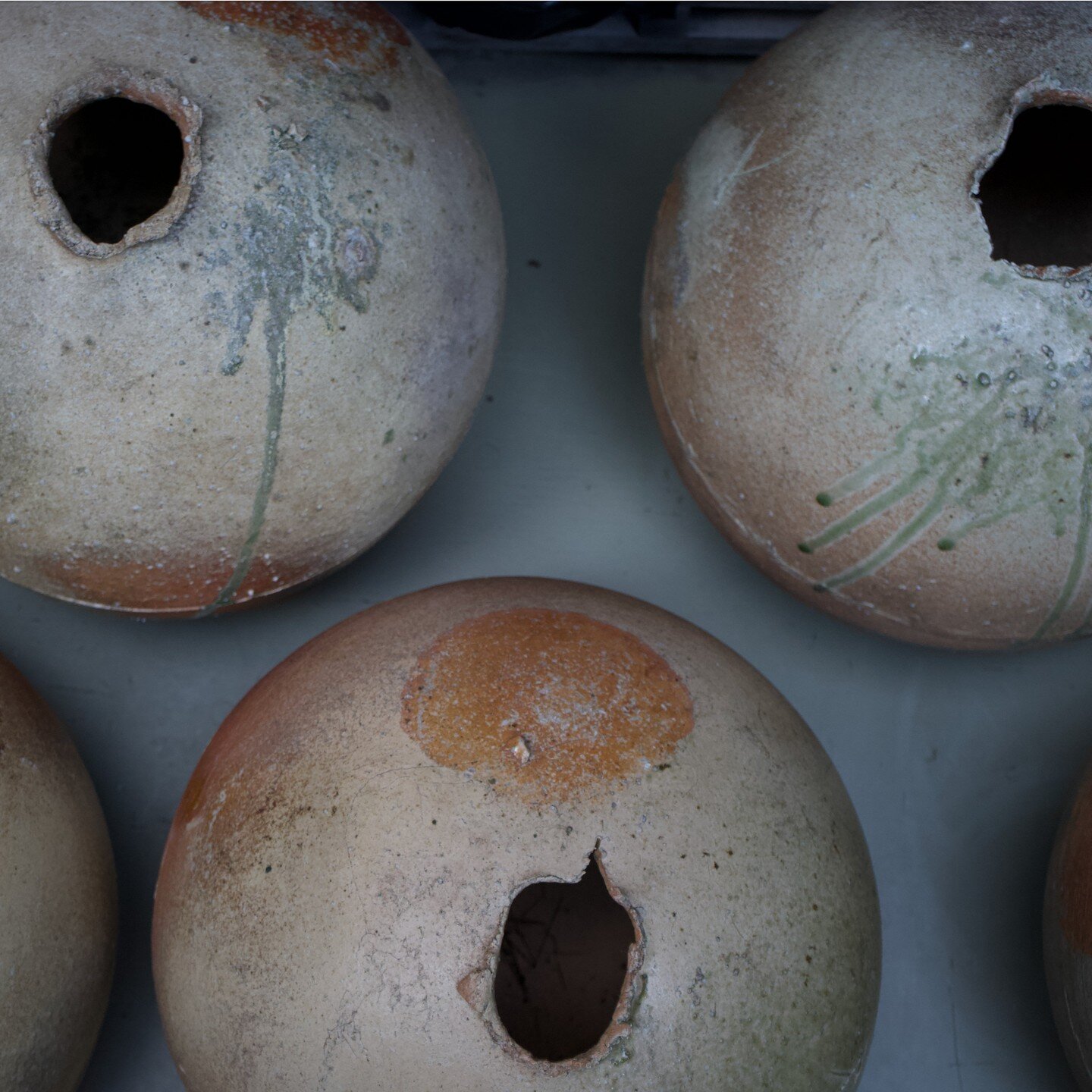丸壺(大)　2011年　辻村史朗
実物も店頭でご覧いただけます。

Large Sphere Tsubo vase 2011, by Shiro Tsujimura.
The actual piece can be seen and avilable in the store.

#shirotsujimura #辻村史朗 #tsujimurashiro #大壺 #largevase #tsubo #sphere