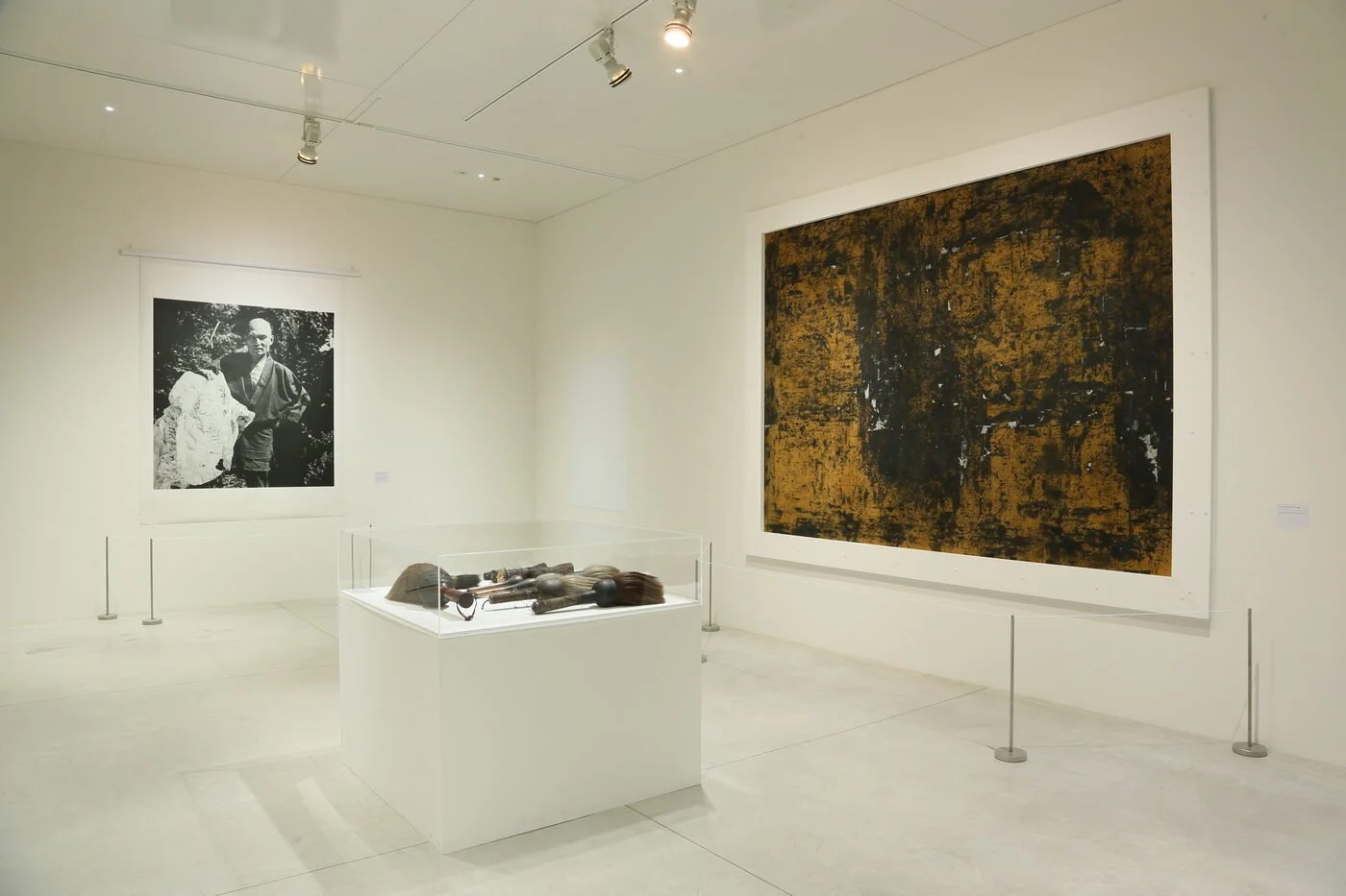 The carpet &amp; brushes used by Yu-ichi Inoue, with a portrait photograph