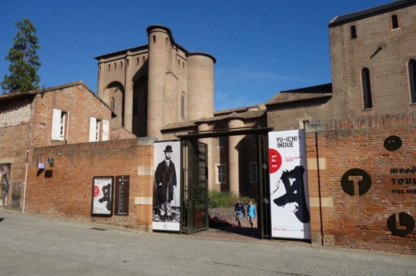 07_albi_exterior_facade.jpg