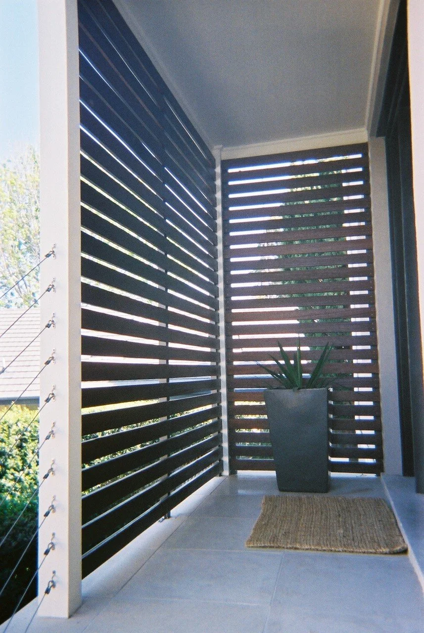 Entrance with new tiling and horizontal screening
