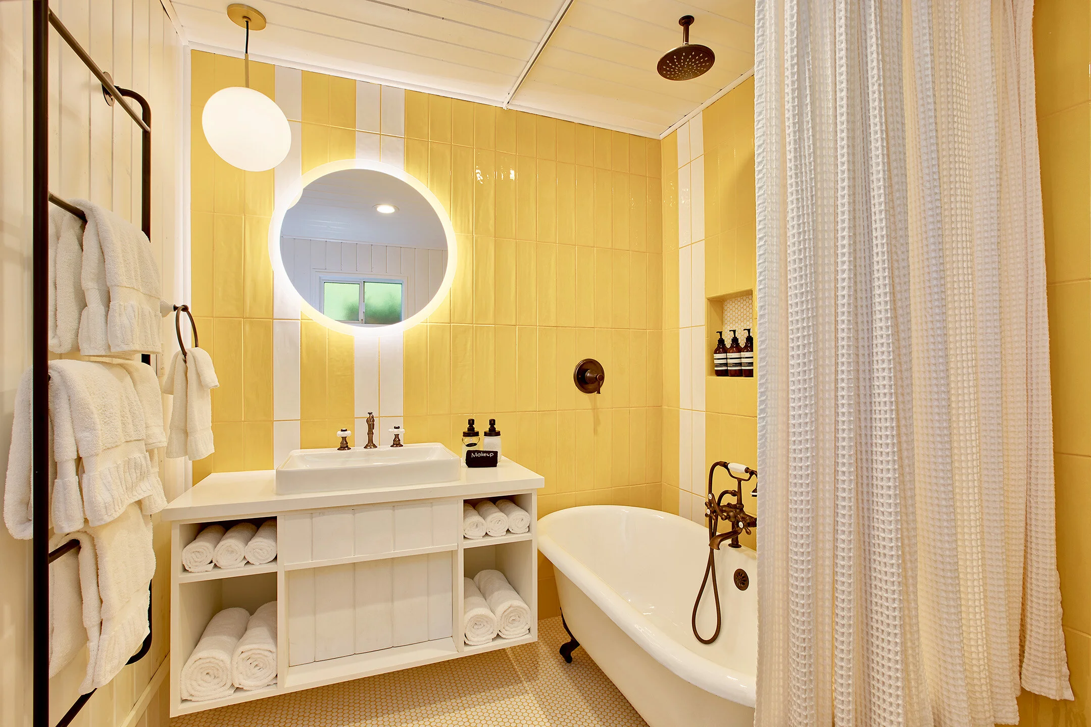 Room10-bath.jpg