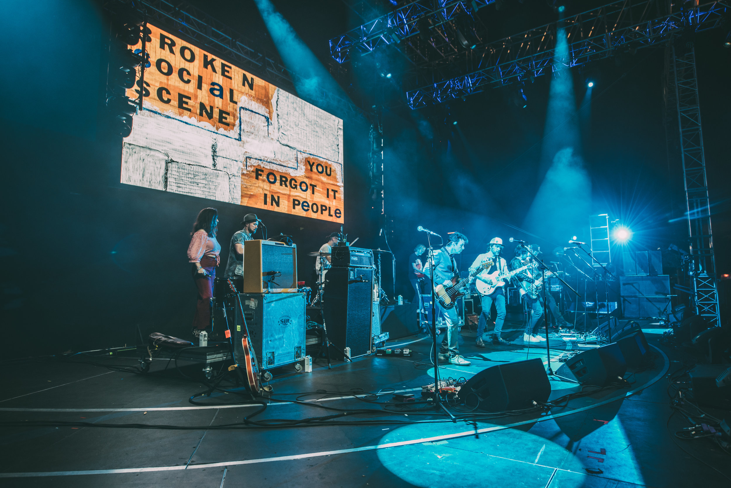 GeonPhoto_MTG_BrokenSocialScene_3.jpg