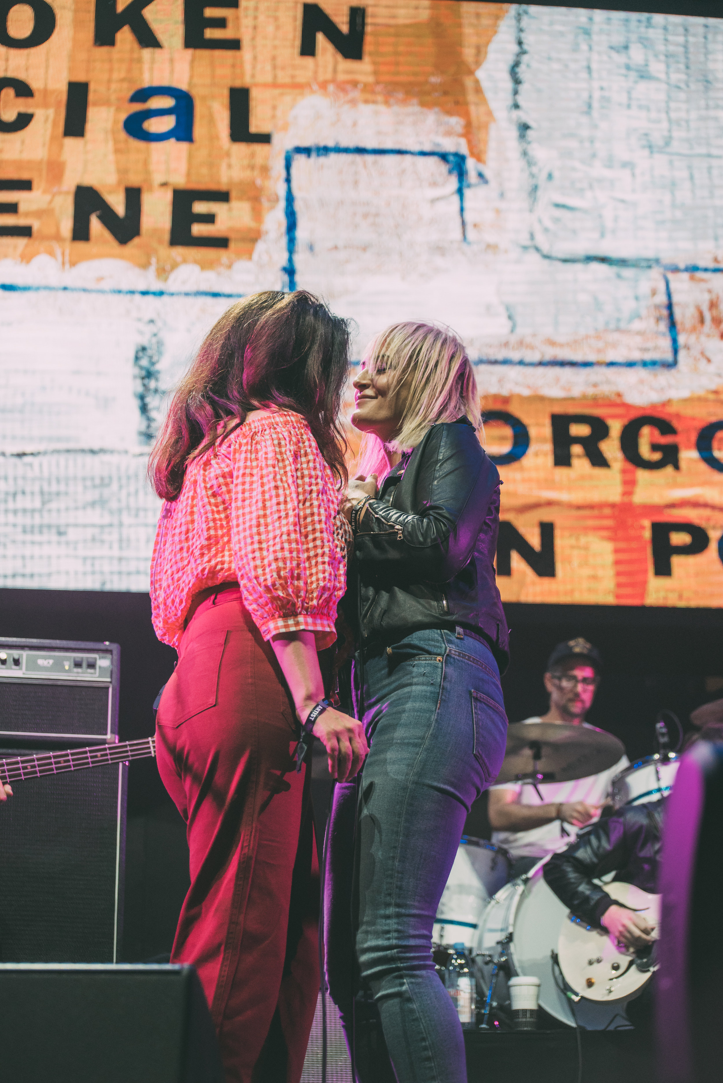 GeonPhoto_MTG_BrokenSocialScene_5.jpg
