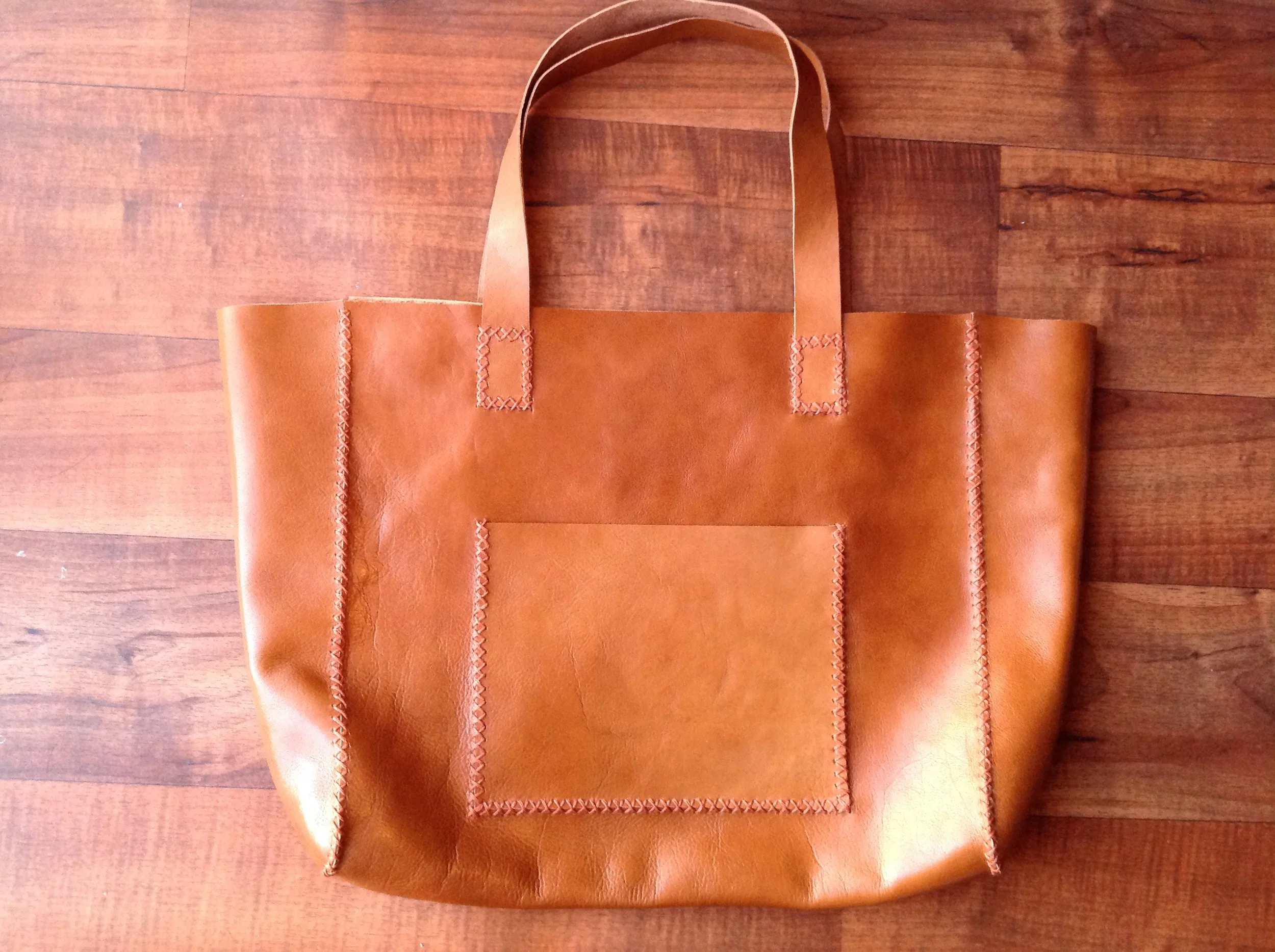 I'm playing around with my ipad photo editing software. This picture does the bag justice.