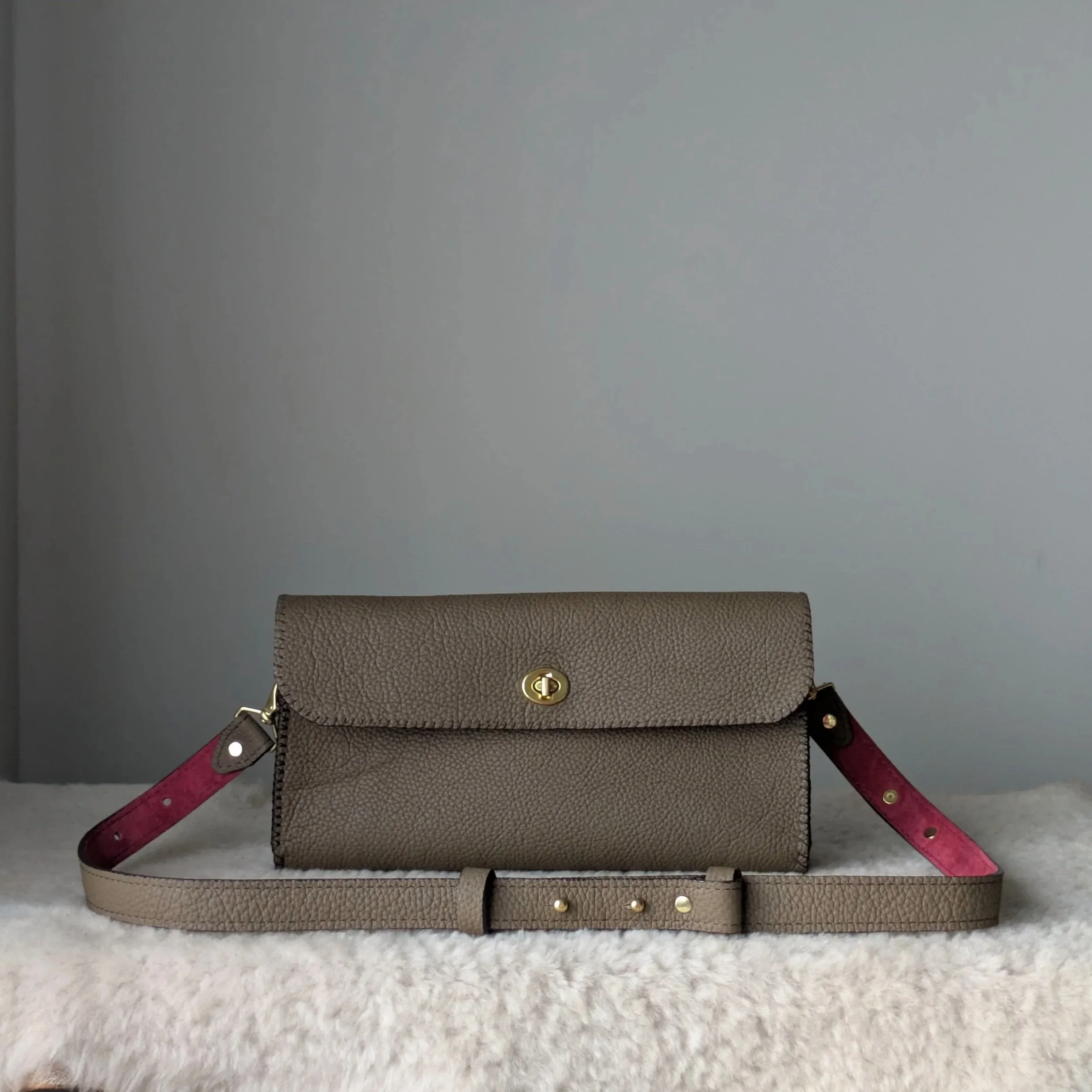 Belle Clutch in Etoupe