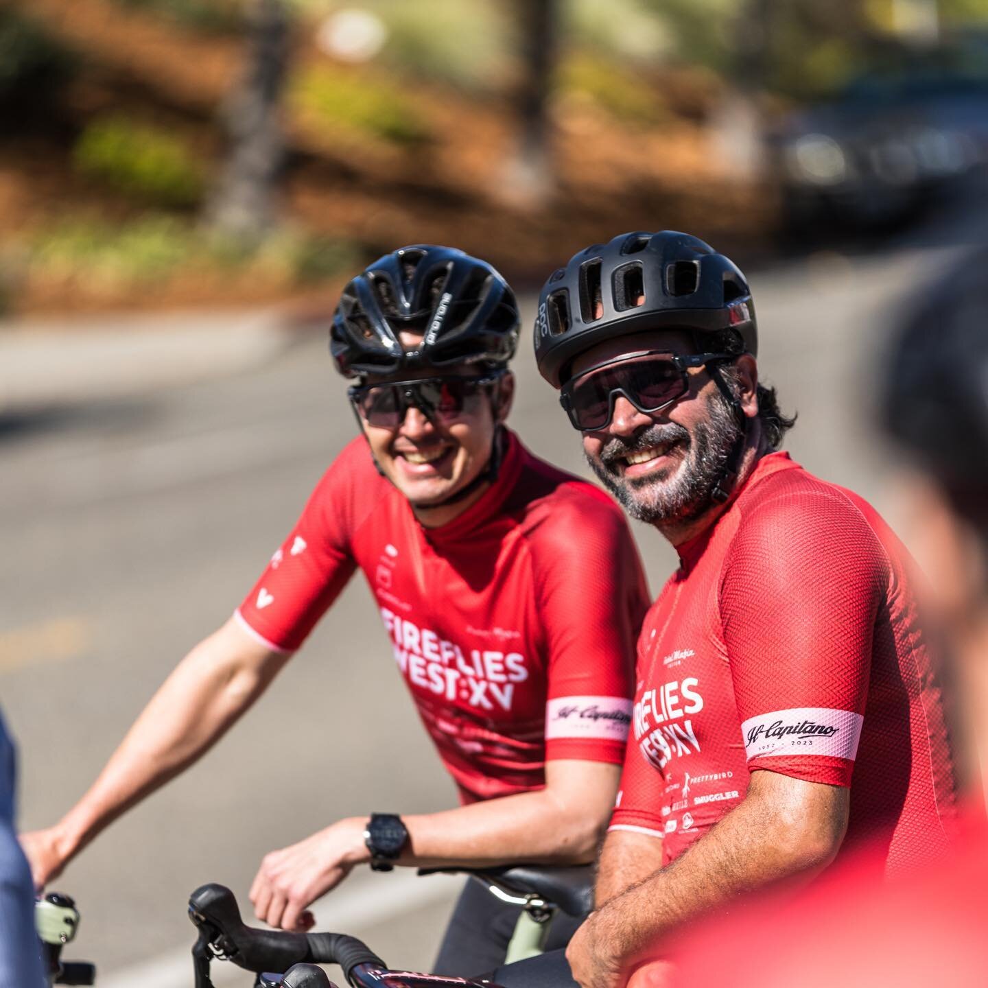 Day 2 Amazing roads and cooler temps bring some smiles. Photo by: @mattharbicht for Fireflies West

#forthosewhosufferweride #fireflieswest2023 #cityofhope #fireflieswest #firefliescc