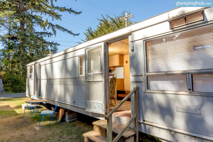 Vintage trailers in Seaview, WA