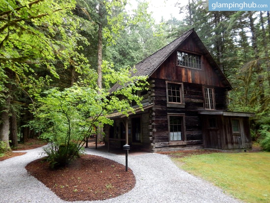 Cozy townhouse-style cabin