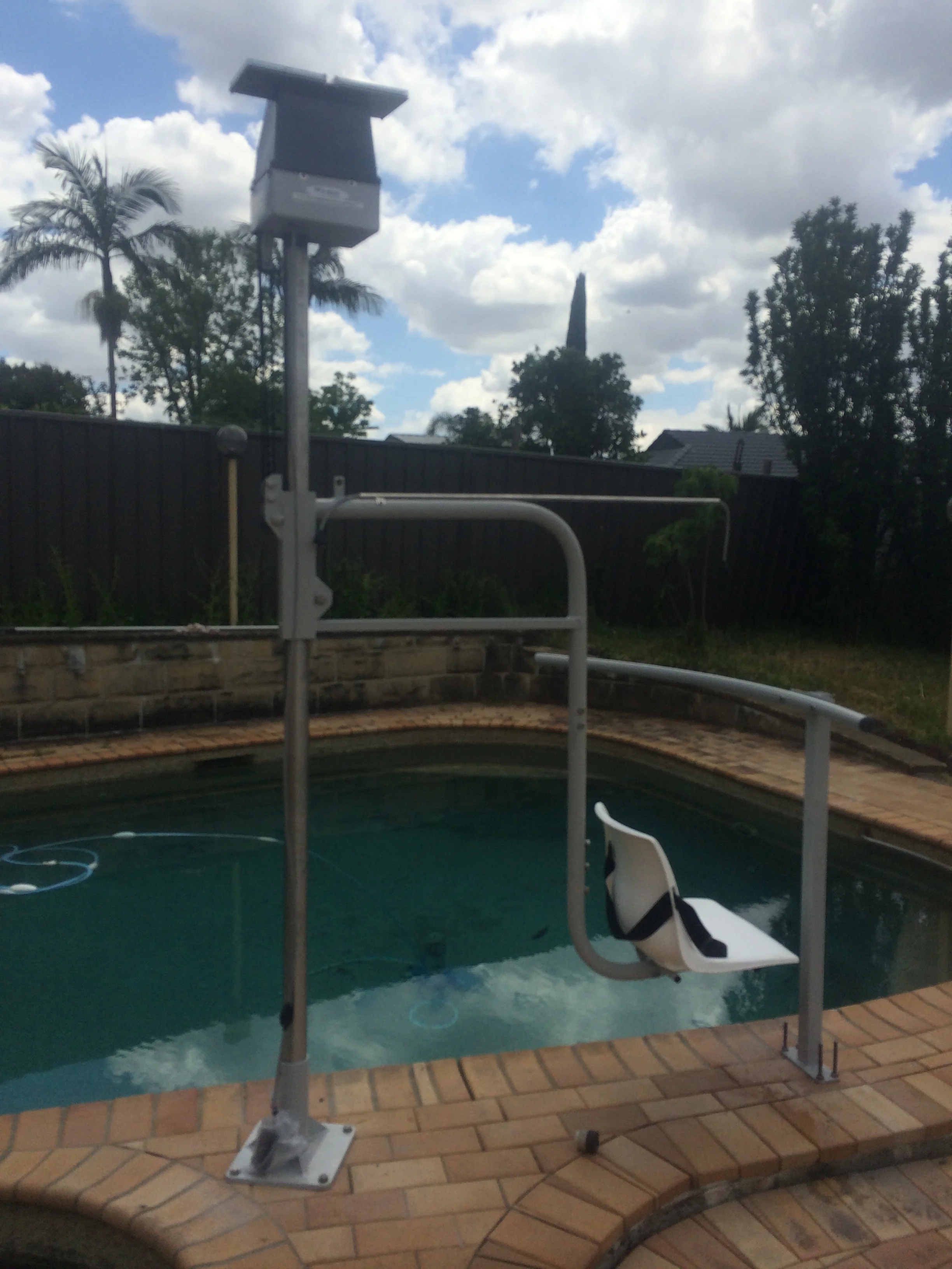 Self-Operated Pool Access Hoist