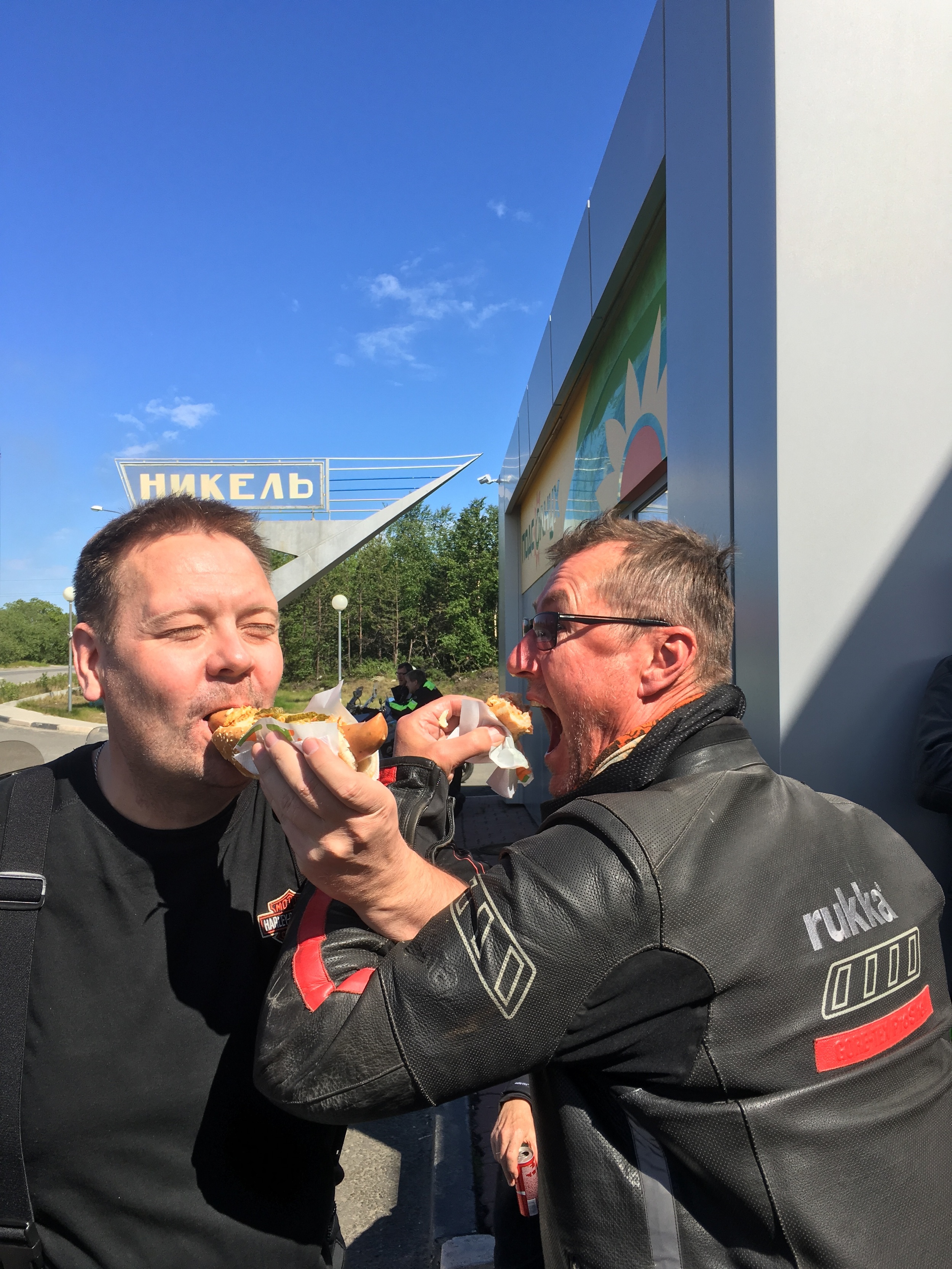 Tankattiin sekä miehet, että mopot ;)