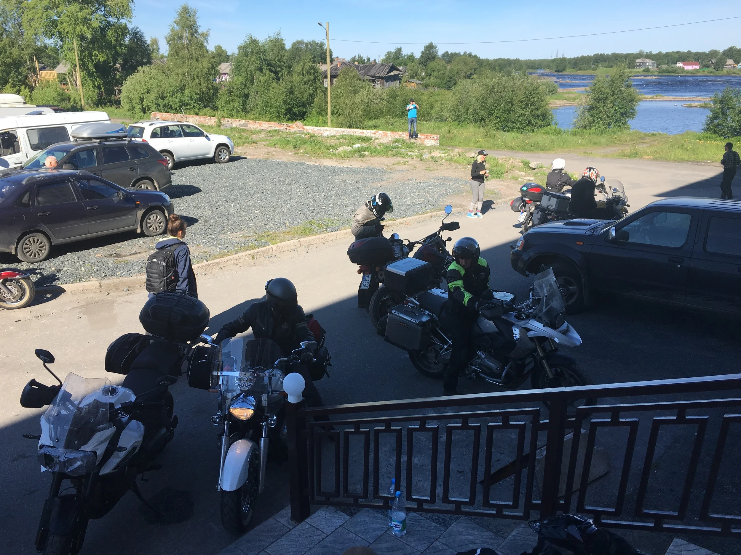 Aamutouhut pihamaalla Belomorskissa