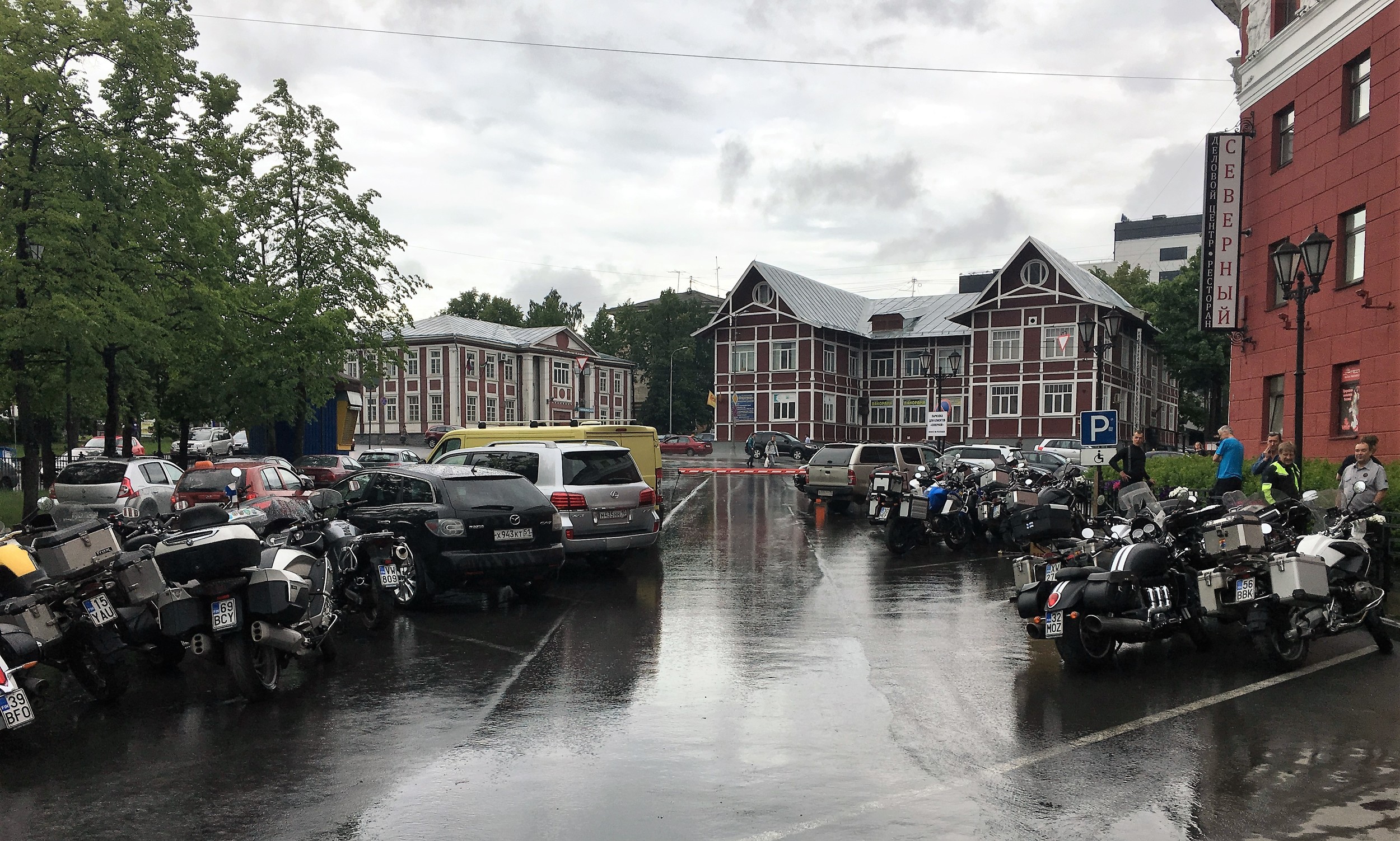 Petroskoin keskusta ja meidän hotelli "Severnij"