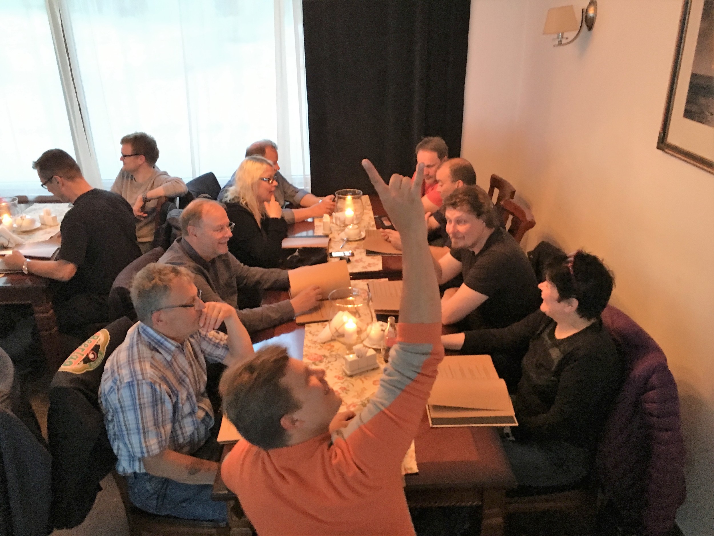 Viimeinen yhteinen illallinen hienossa seurassa rantaravintolassa!