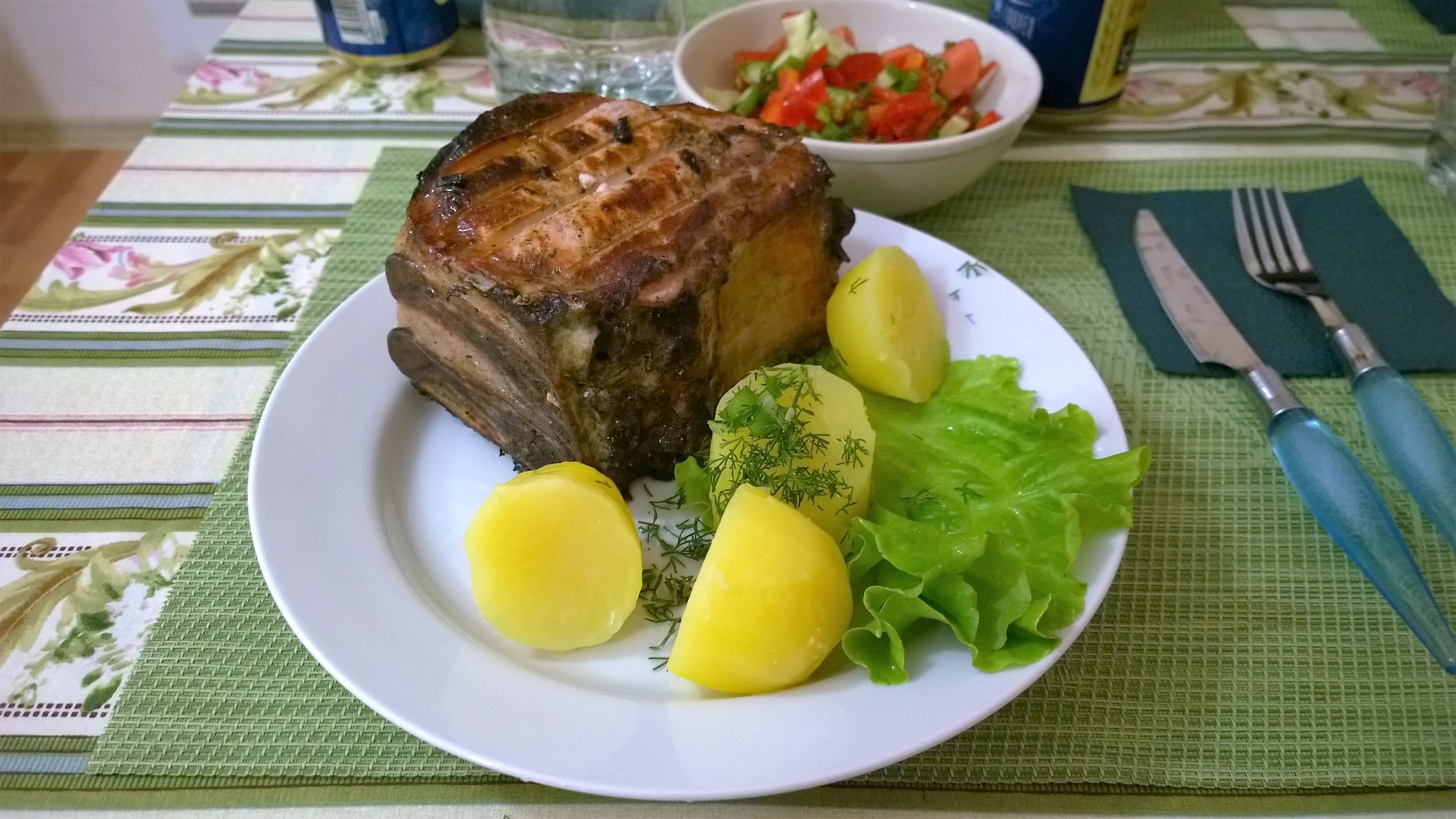 Saslikki Armenialaiseen tapaan. Näin isoja pihviä olen nähnyt tämän lisäksi vain Teksasissa! 