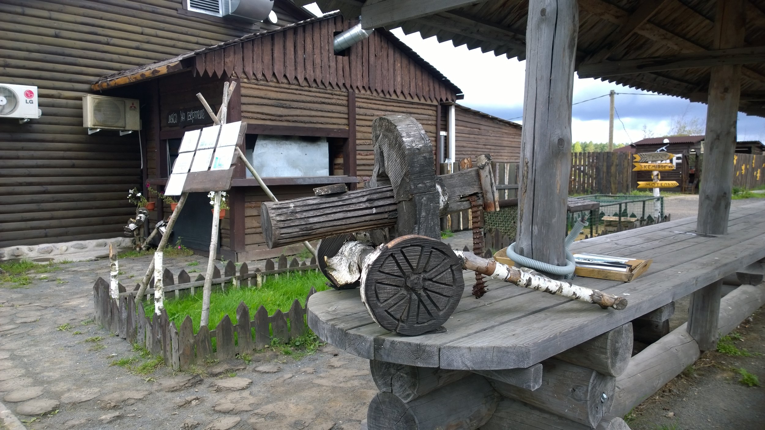 Paikka on samalla vähän niin kuin käsityöläisten ulkomuseo...