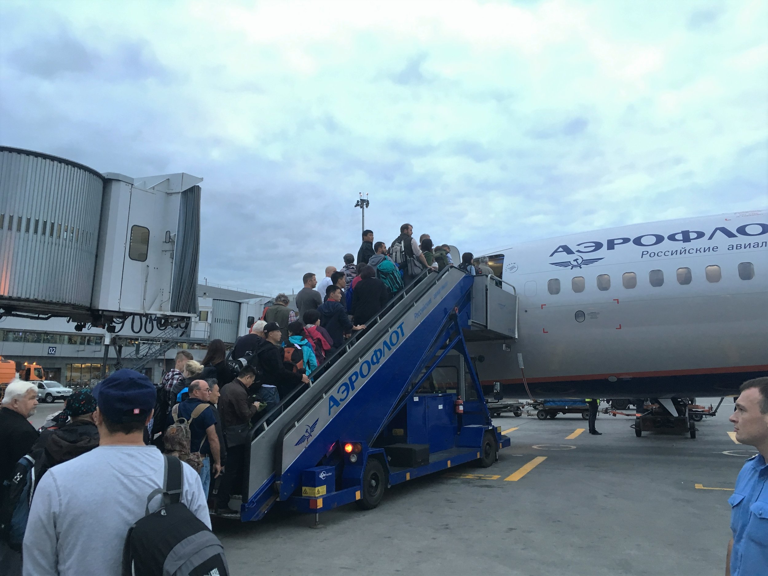 Aeroflotin Sukhoi Superjetilla vaihtoineen pääsee Ulan Batoriin noin 11 tunnissa.