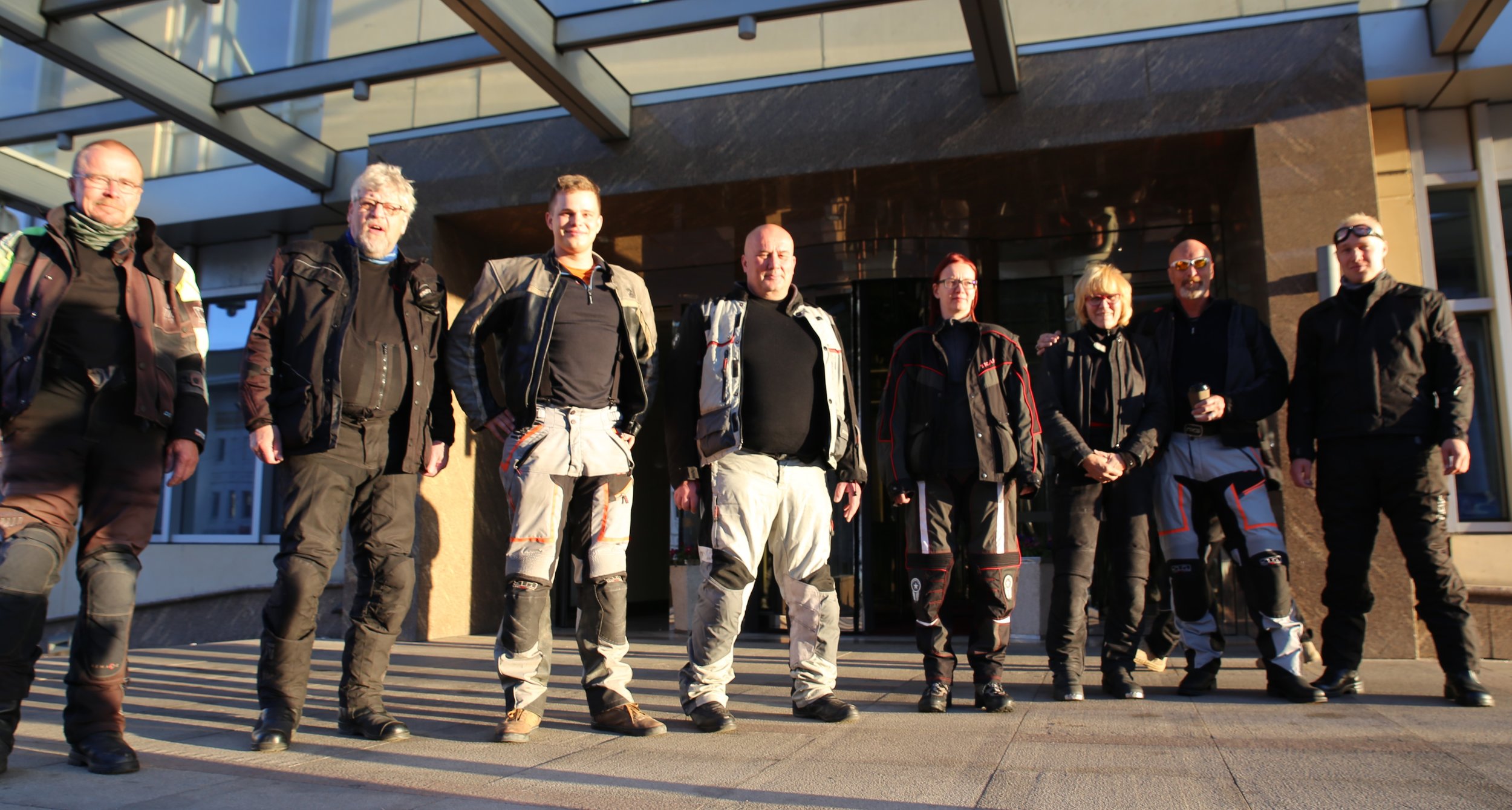 Vuoden 2016 ryhmä ensimmäisessä yhteiskuvassa, vasemmalta oikealle: Hannu, Raimo, Dani, Kalevi, Anne R., Anne H., Mikael, Joose ja Visa linssin takana...
