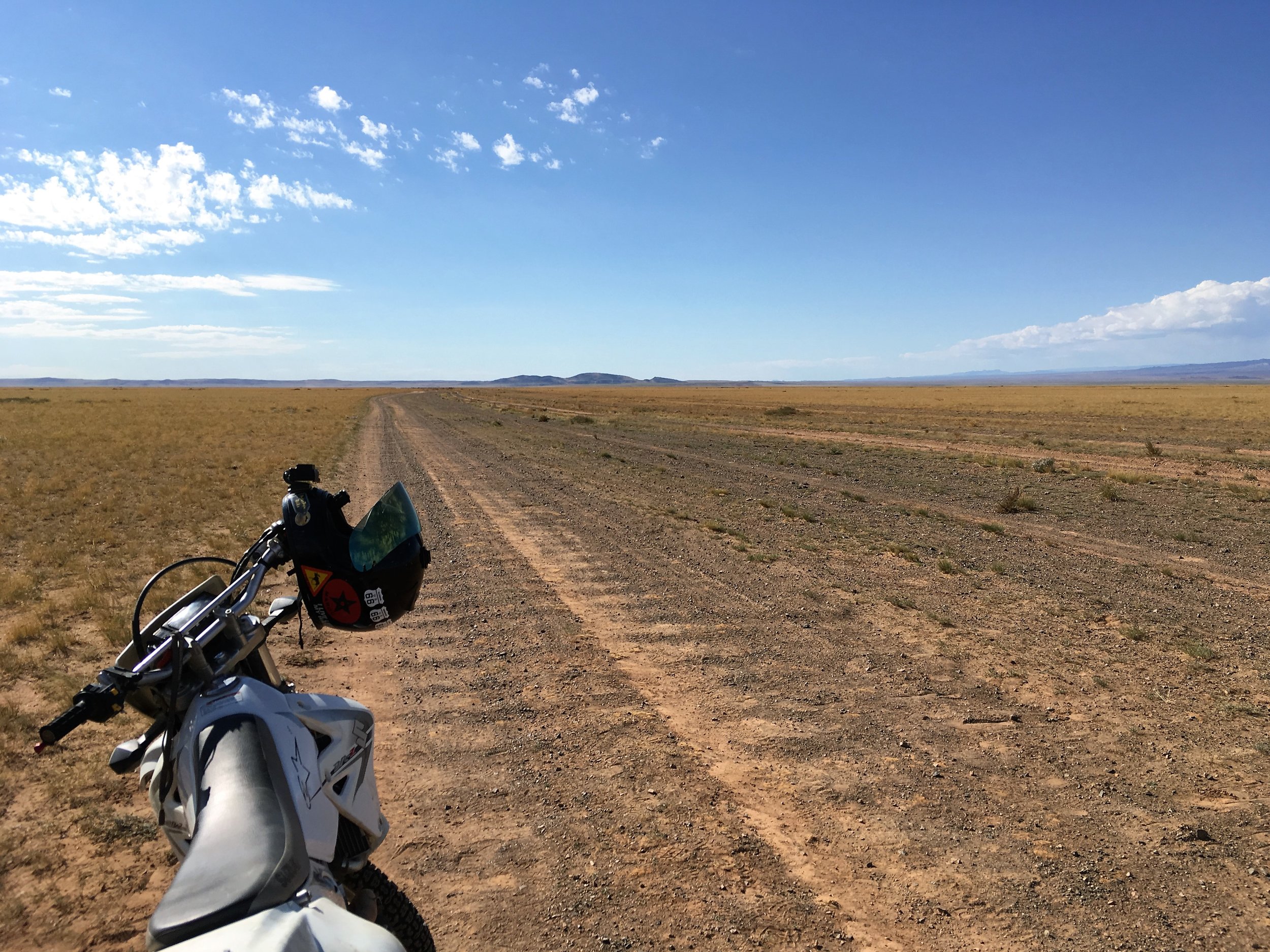 Mongolian Highway - Pölyisiä pyykkilauta uria...