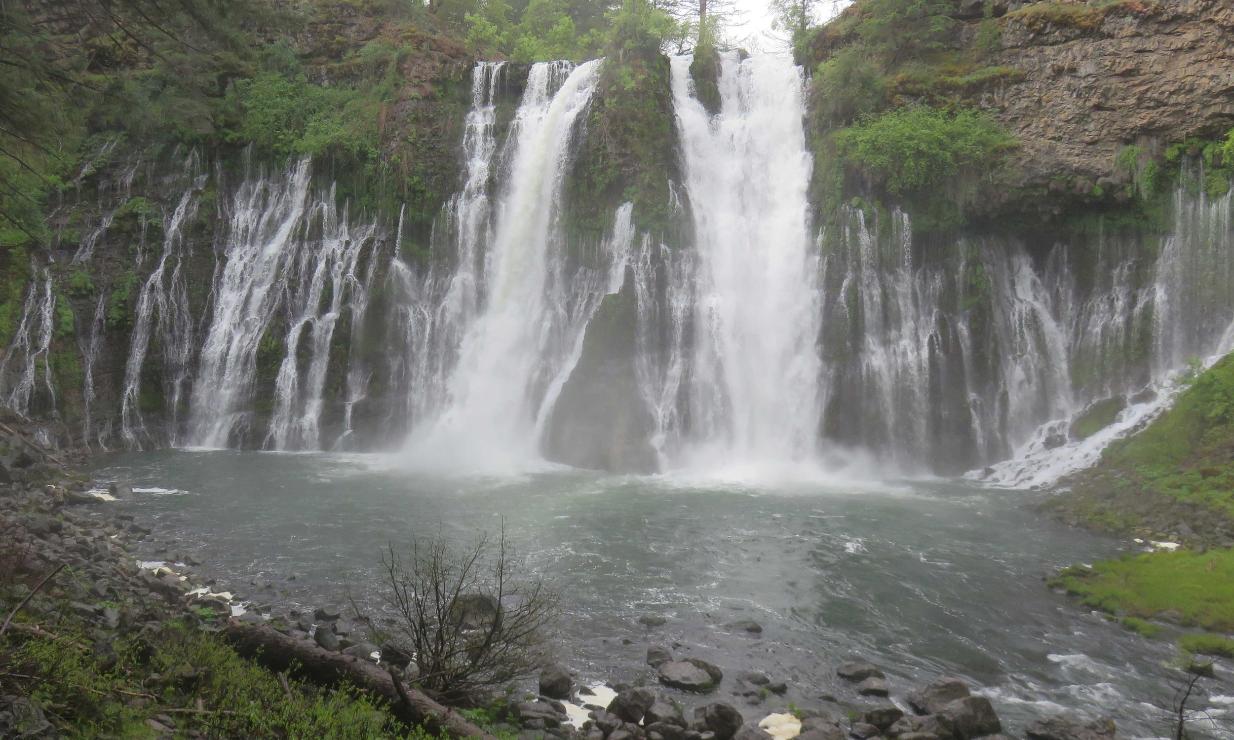 Burney Falls... aamun luontokohde!