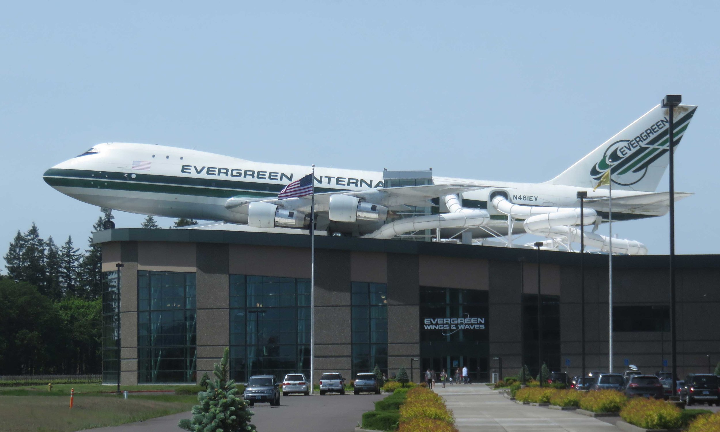 ... ei näköharha! Evergreens lentokonemuseon vieressä on kylpylä jossa tuubiin pääsee 747'stä!